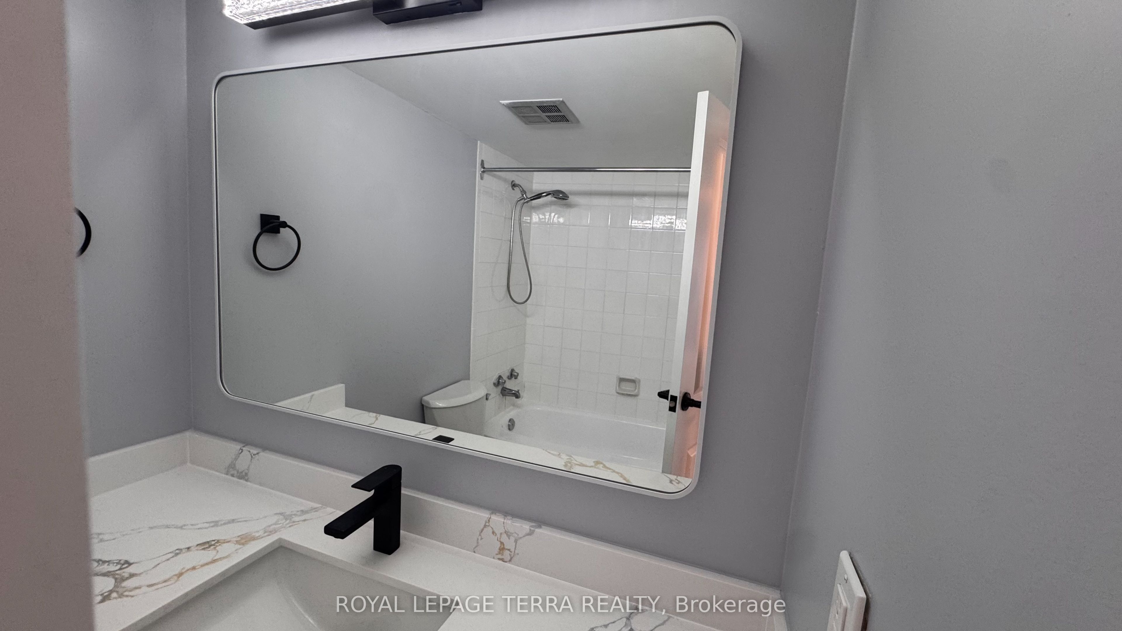 3700 Kaneff Crescent 1401 Property Photo 16