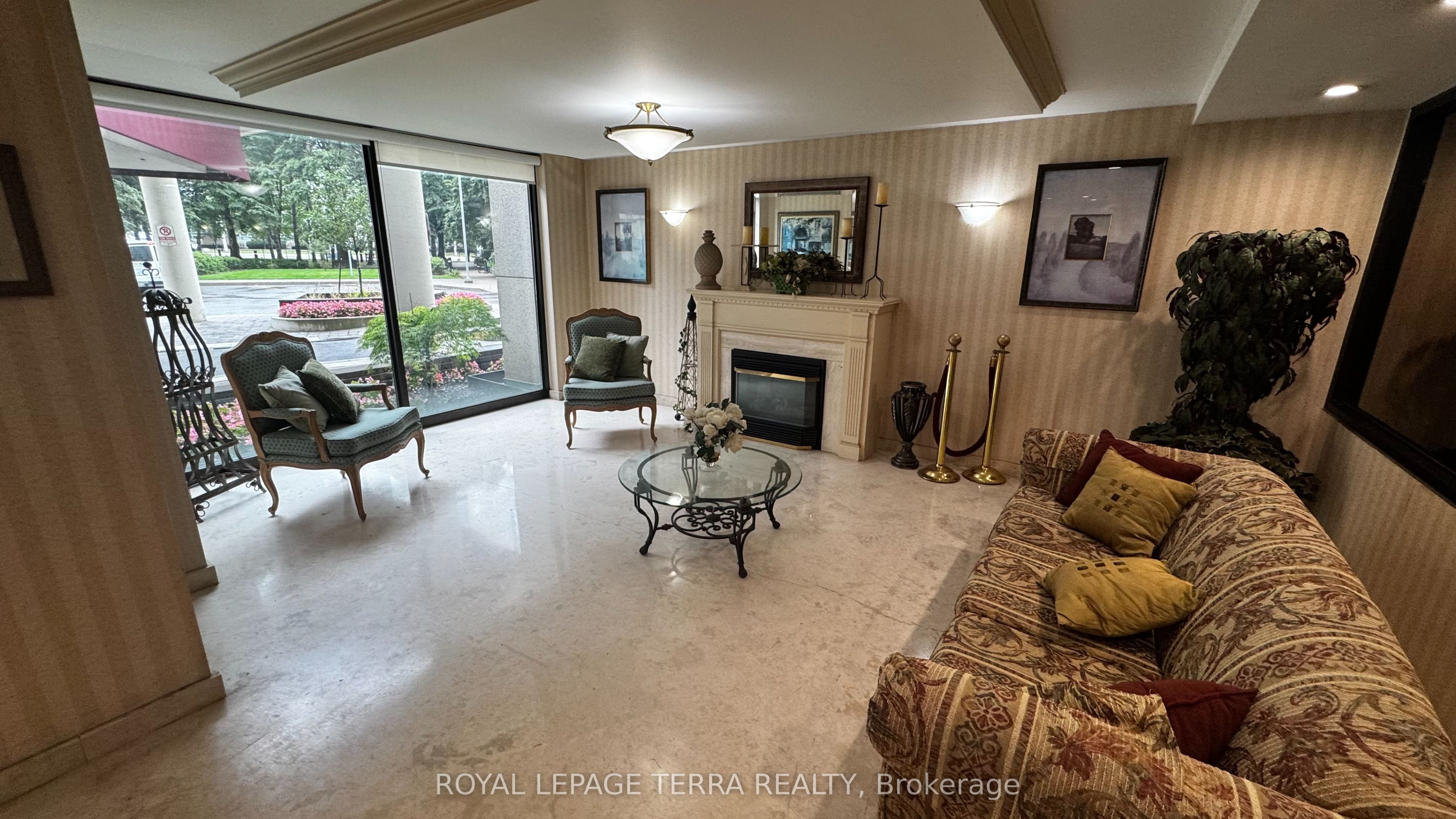 3700 Kaneff Crescent 1401 Property Photo 25