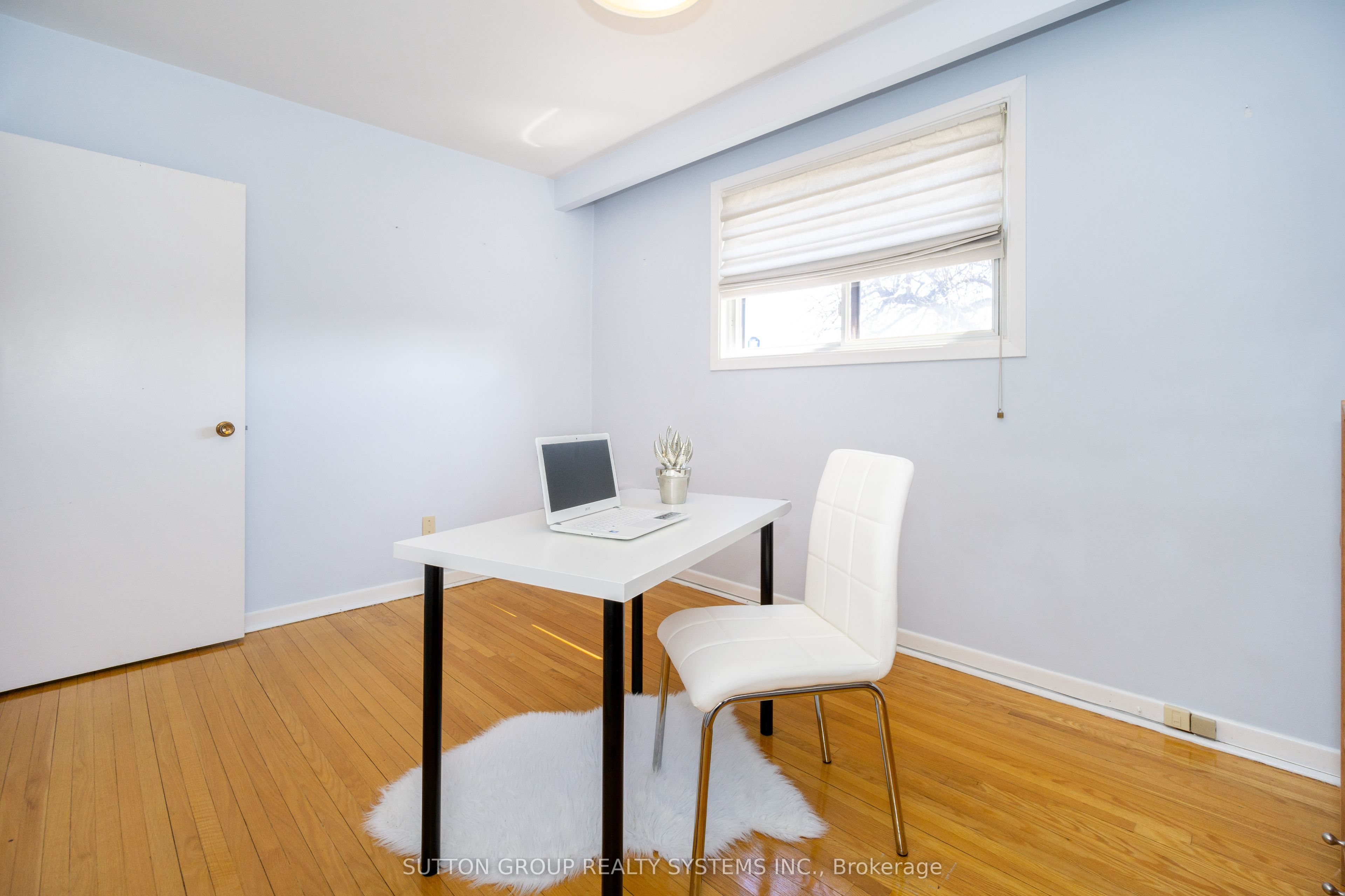 233 Hullmar Drive Upper Property Photo 18