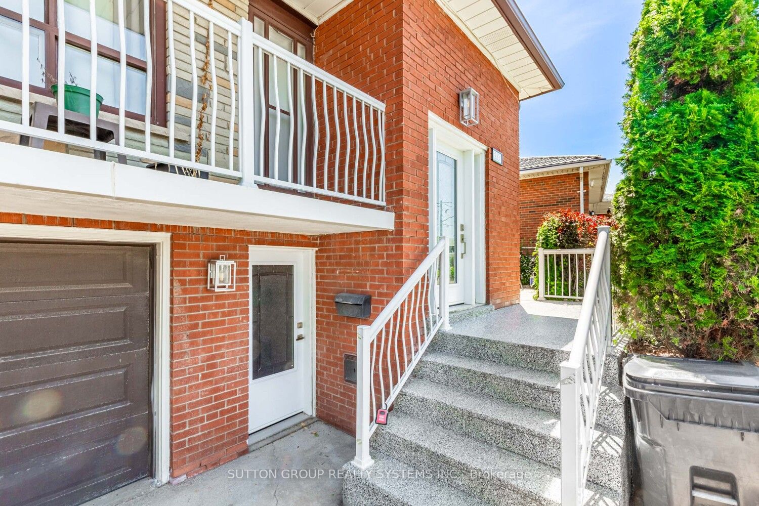 233 Hullmar Drive Upper Property Photo 19