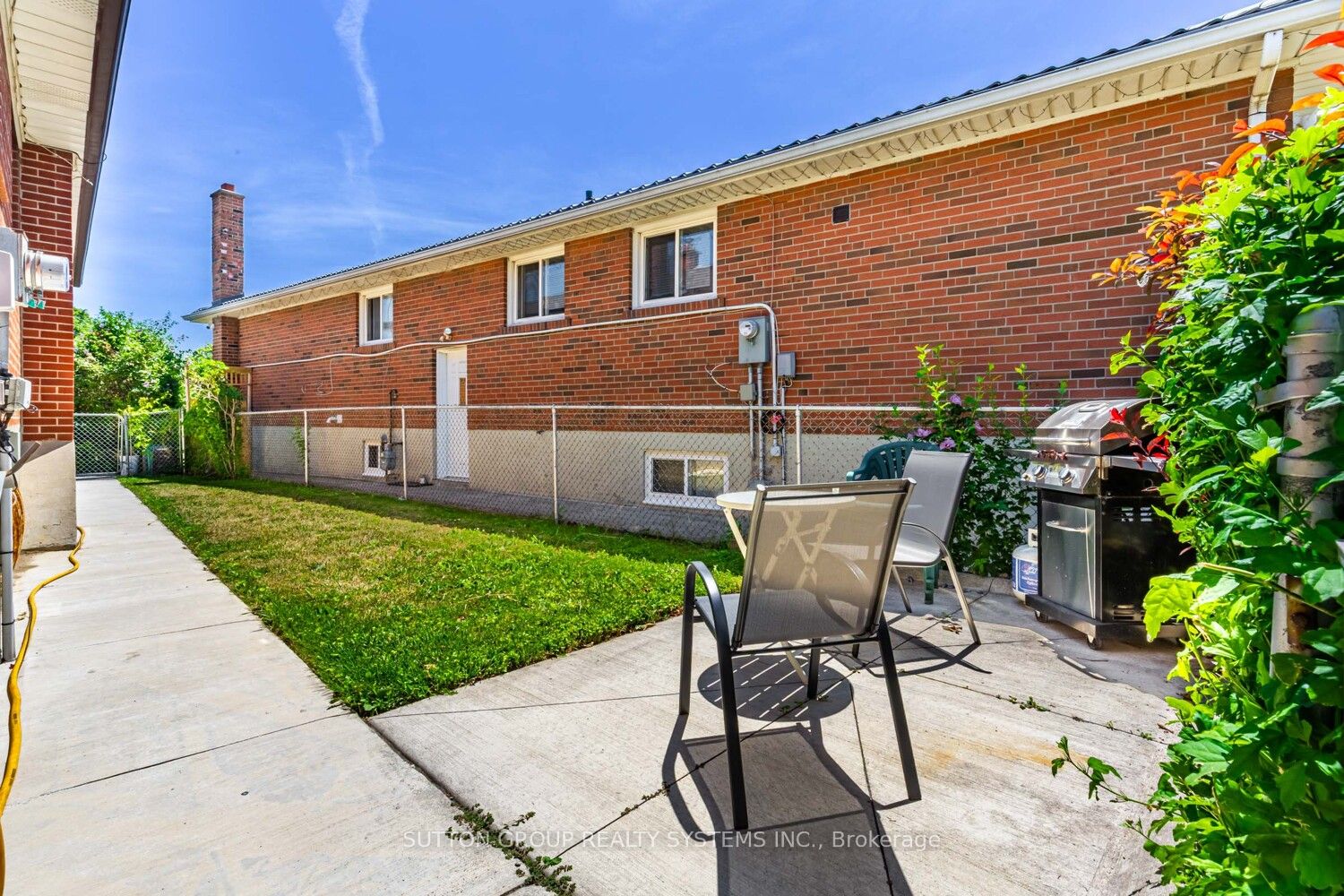 233 Hullmar Drive Upper Property Photo 21