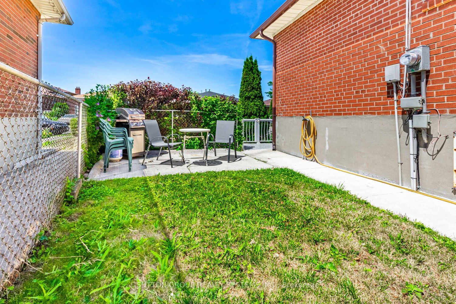 233 Hullmar Drive Upper Property Photo 22
