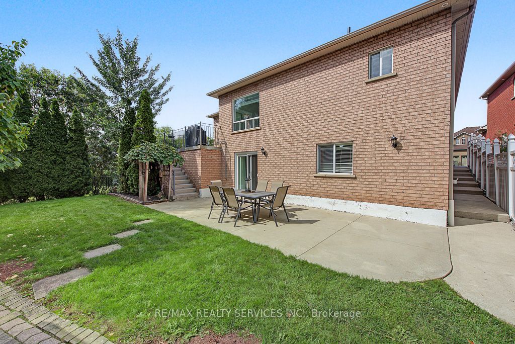 33 Woodvalley Drive Property Photo 46