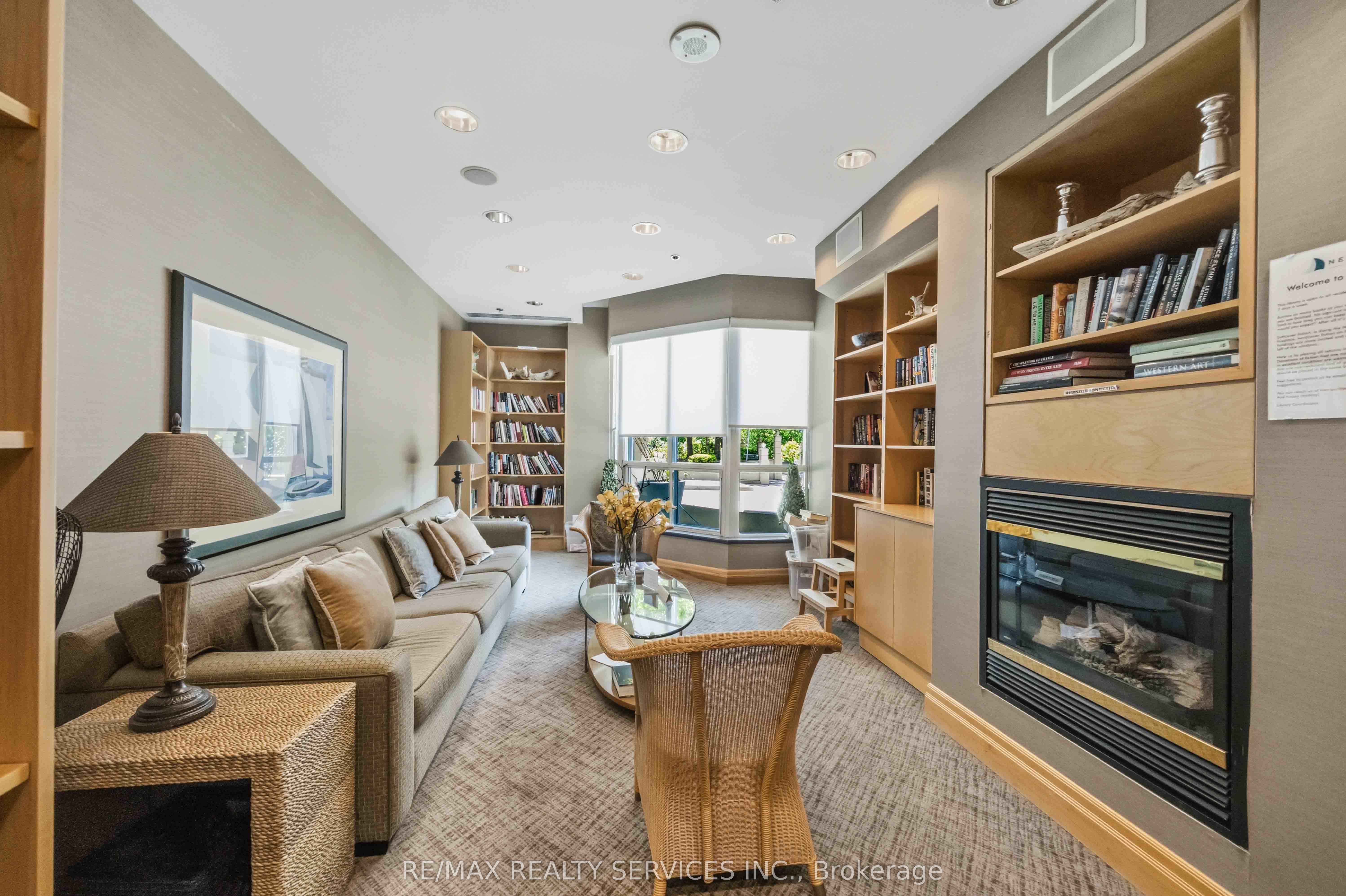2111 Lake Shore Boulevard W 121 Property Photo 4