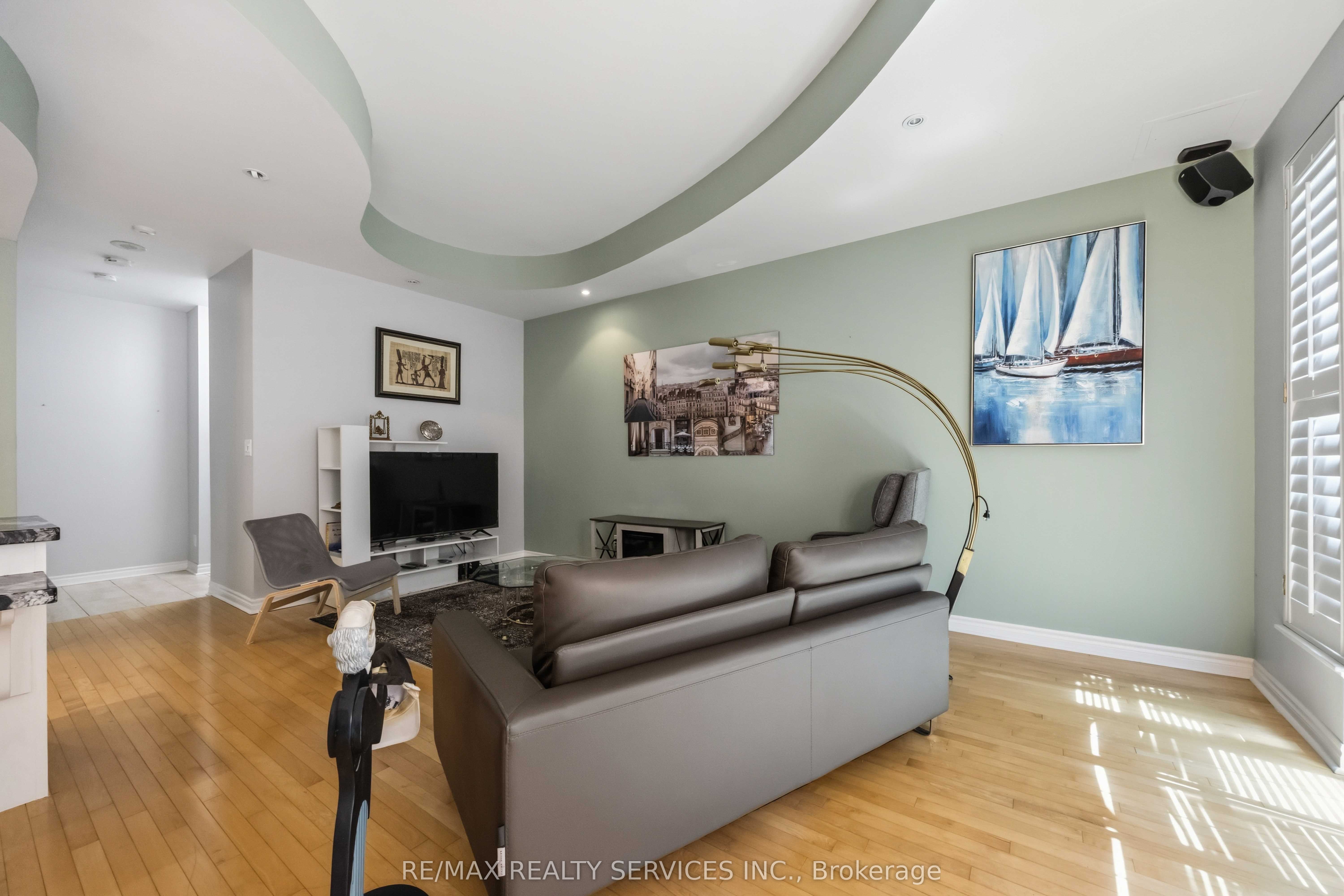 2111 Lake Shore Boulevard W 121 Property Photo 8