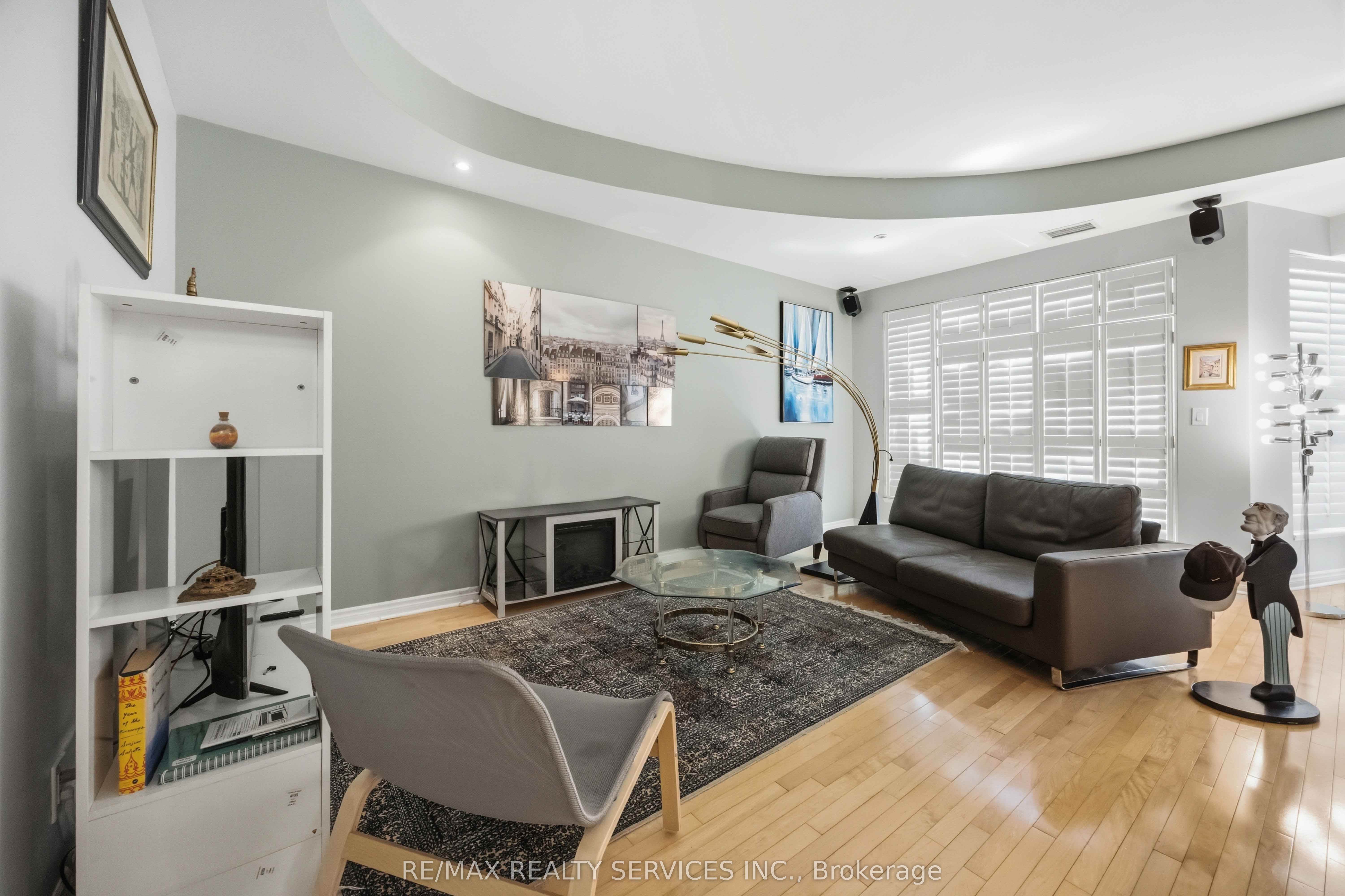 2111 Lake Shore Boulevard W 121 Property Photo 9