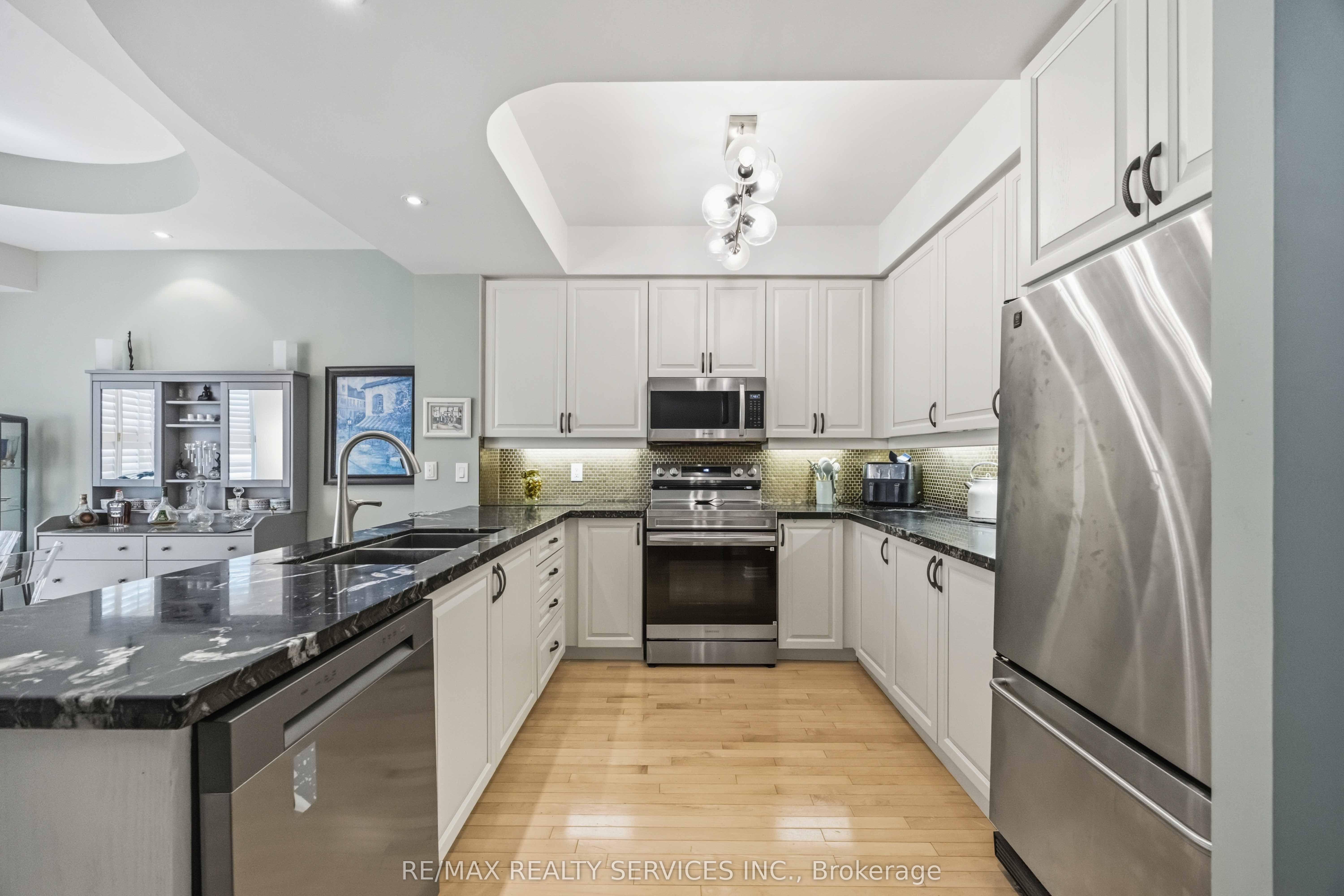 2111 Lake Shore Boulevard W 121 Property Photo 13