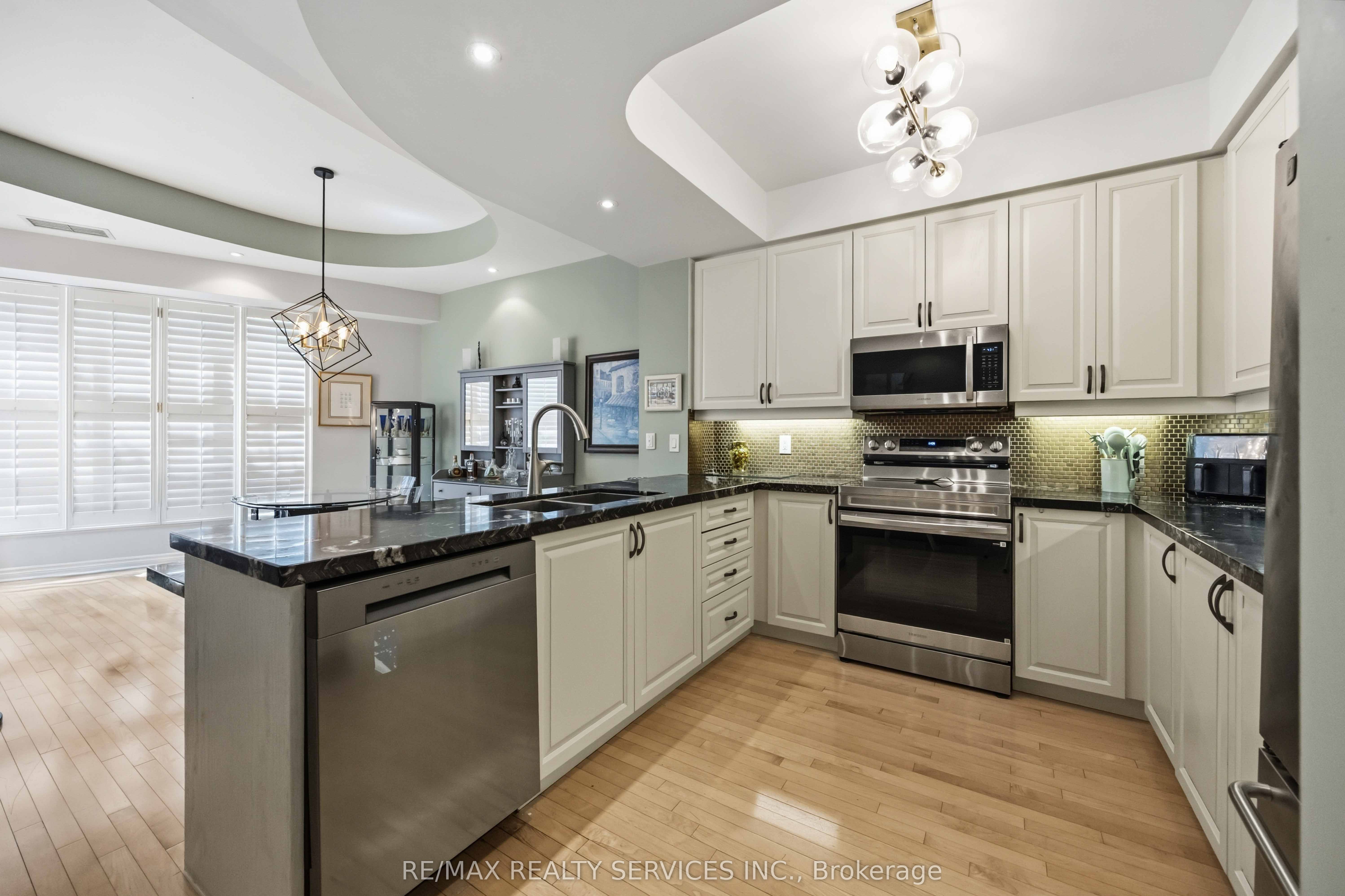 2111 Lake Shore Boulevard W 121 Property Photo 14