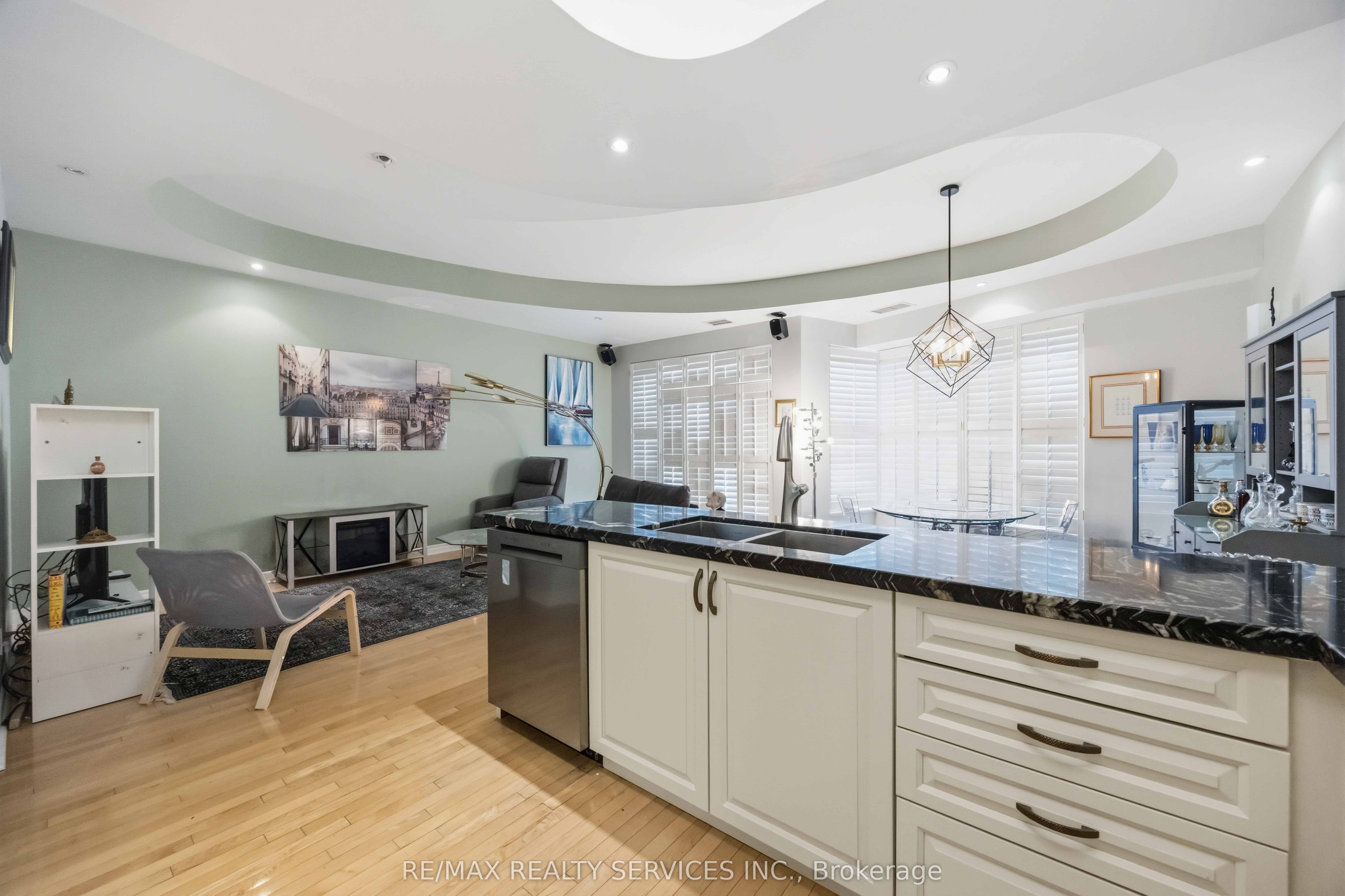 2111 Lake Shore Boulevard W 121 Property Photo 16
