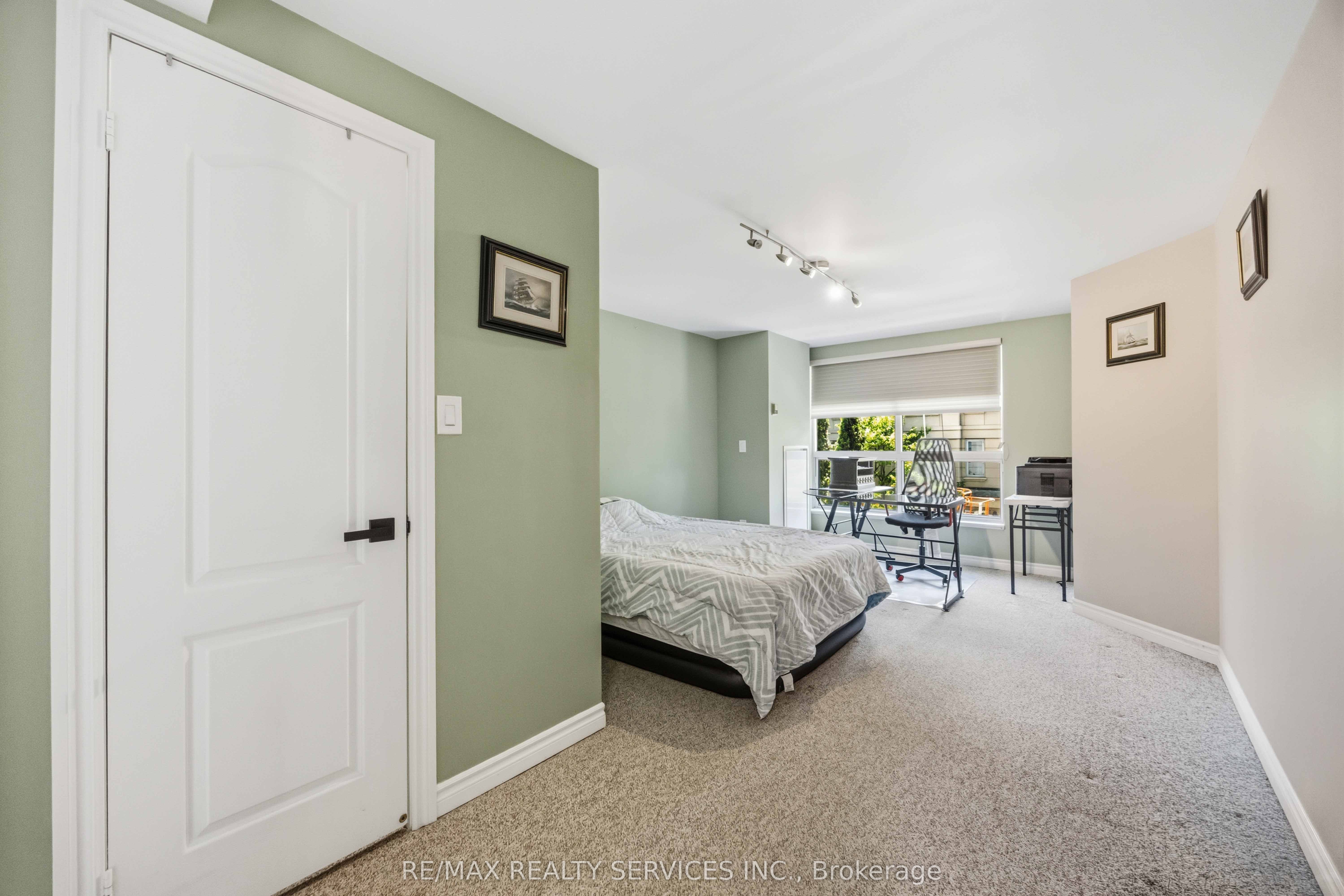2111 Lake Shore Boulevard W 121 Property Photo 23