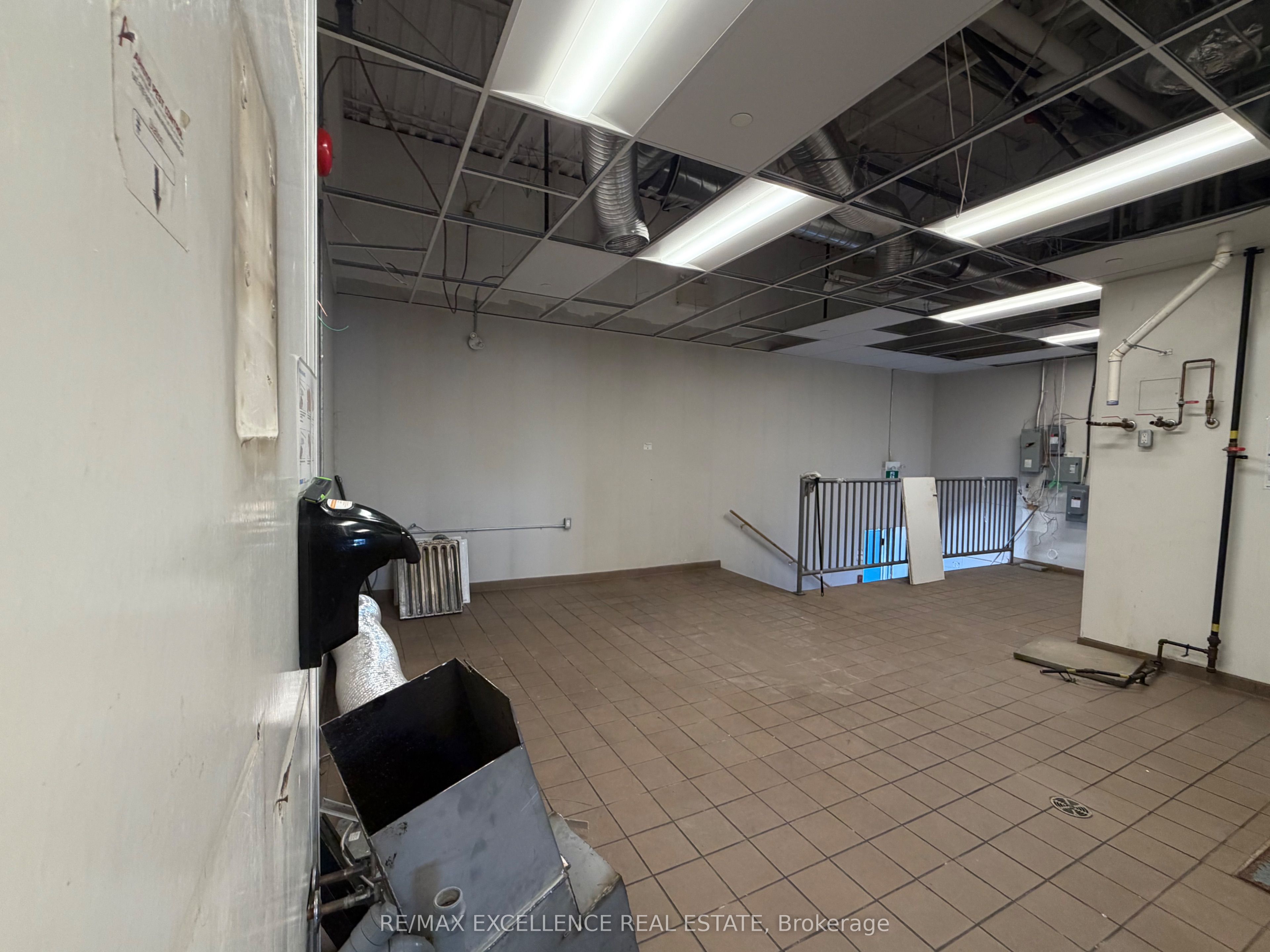 25 Woodbine Downs Boulevard 3a Property Photo 11