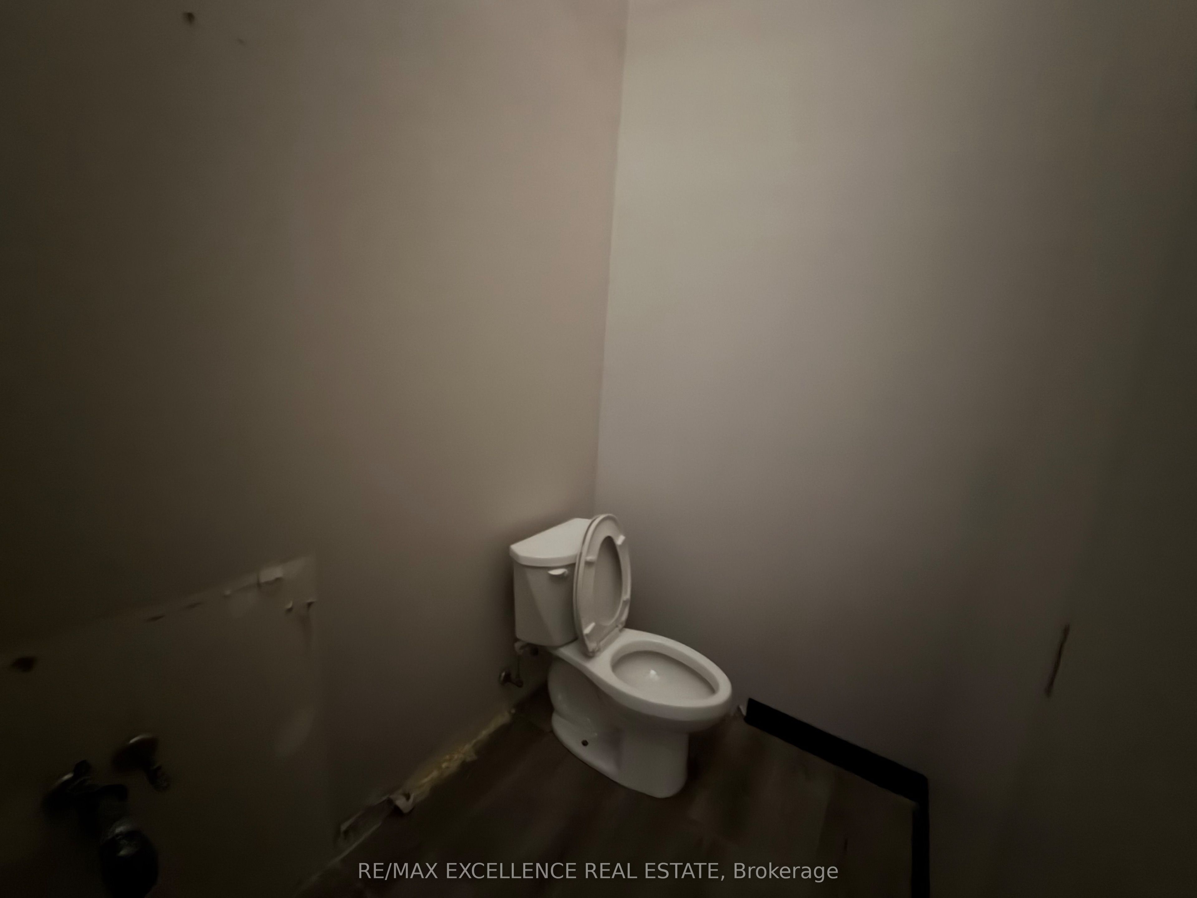 25 Woodbine Downs Boulevard 3a Property Photo 15