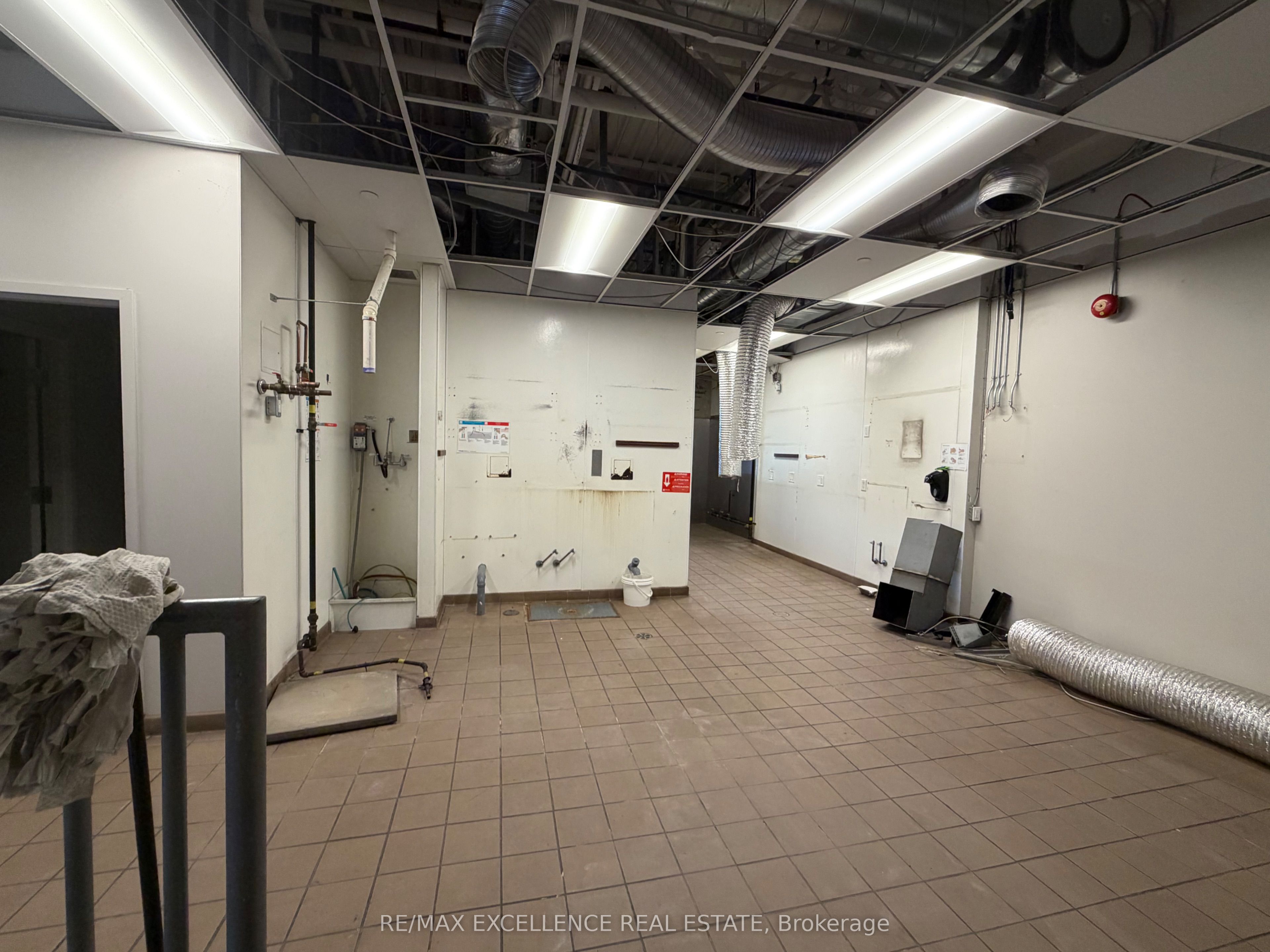 25 Woodbine Downs Boulevard 3a Property Photo 16