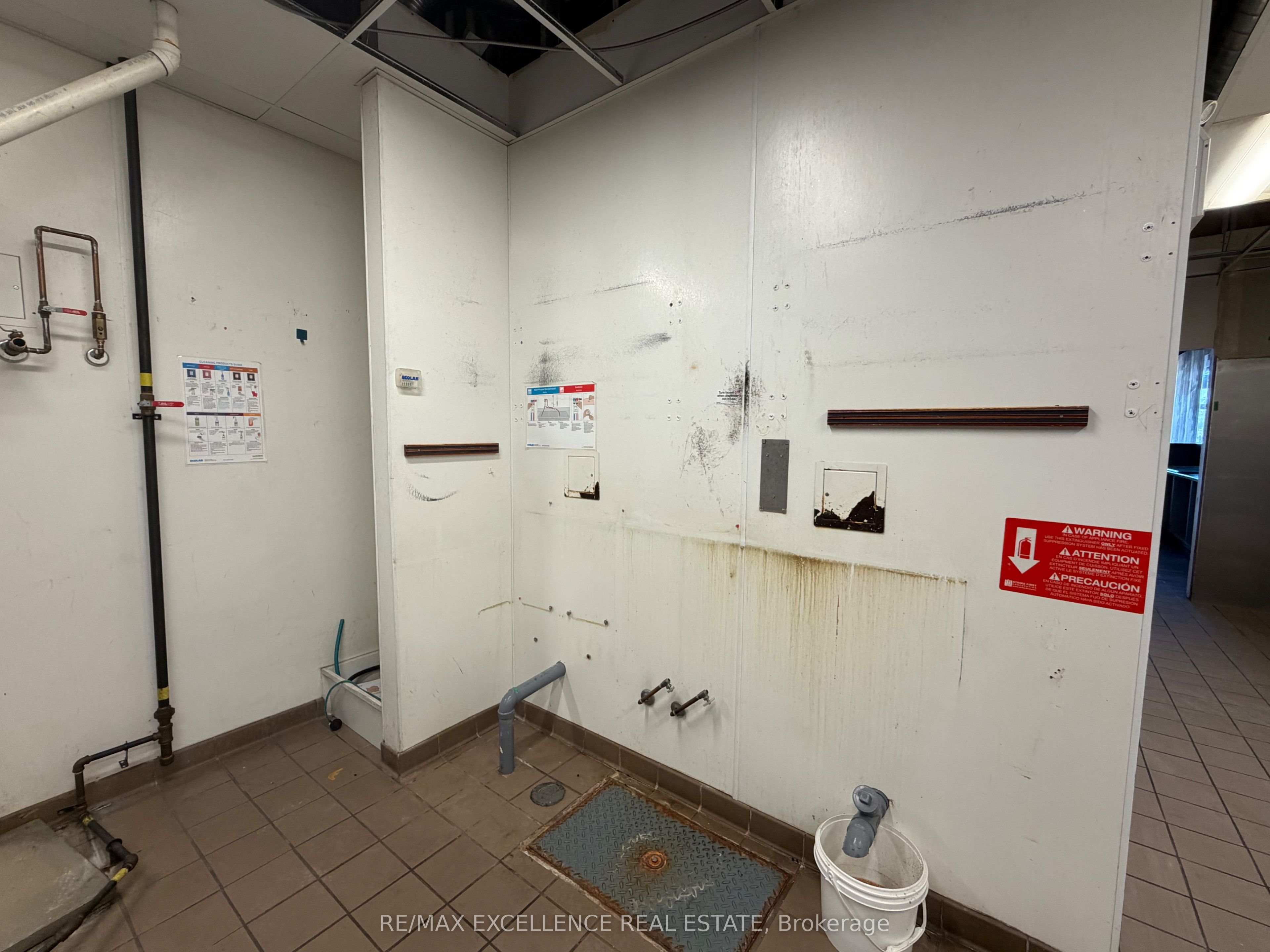25 Woodbine Downs Boulevard 3a Property Photo 17