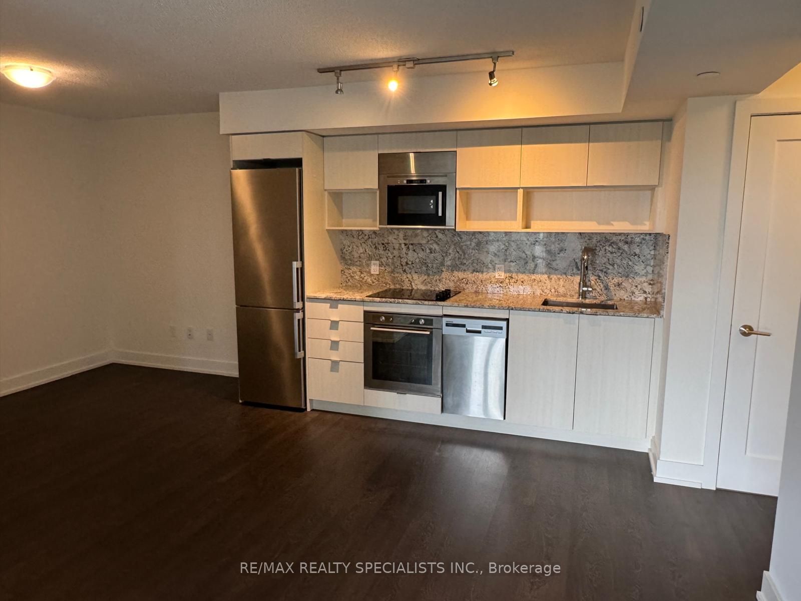 7 Mabelle Avenue 1406 Property Photo 2