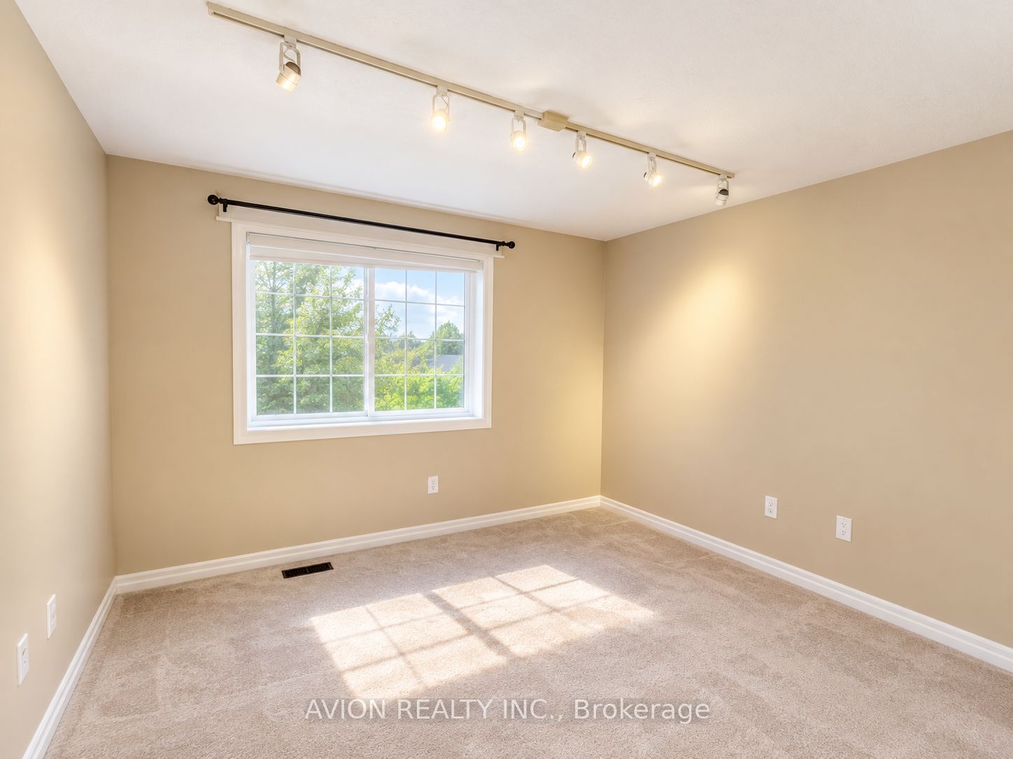 1392 Pinecliff Road Property Photo 12
