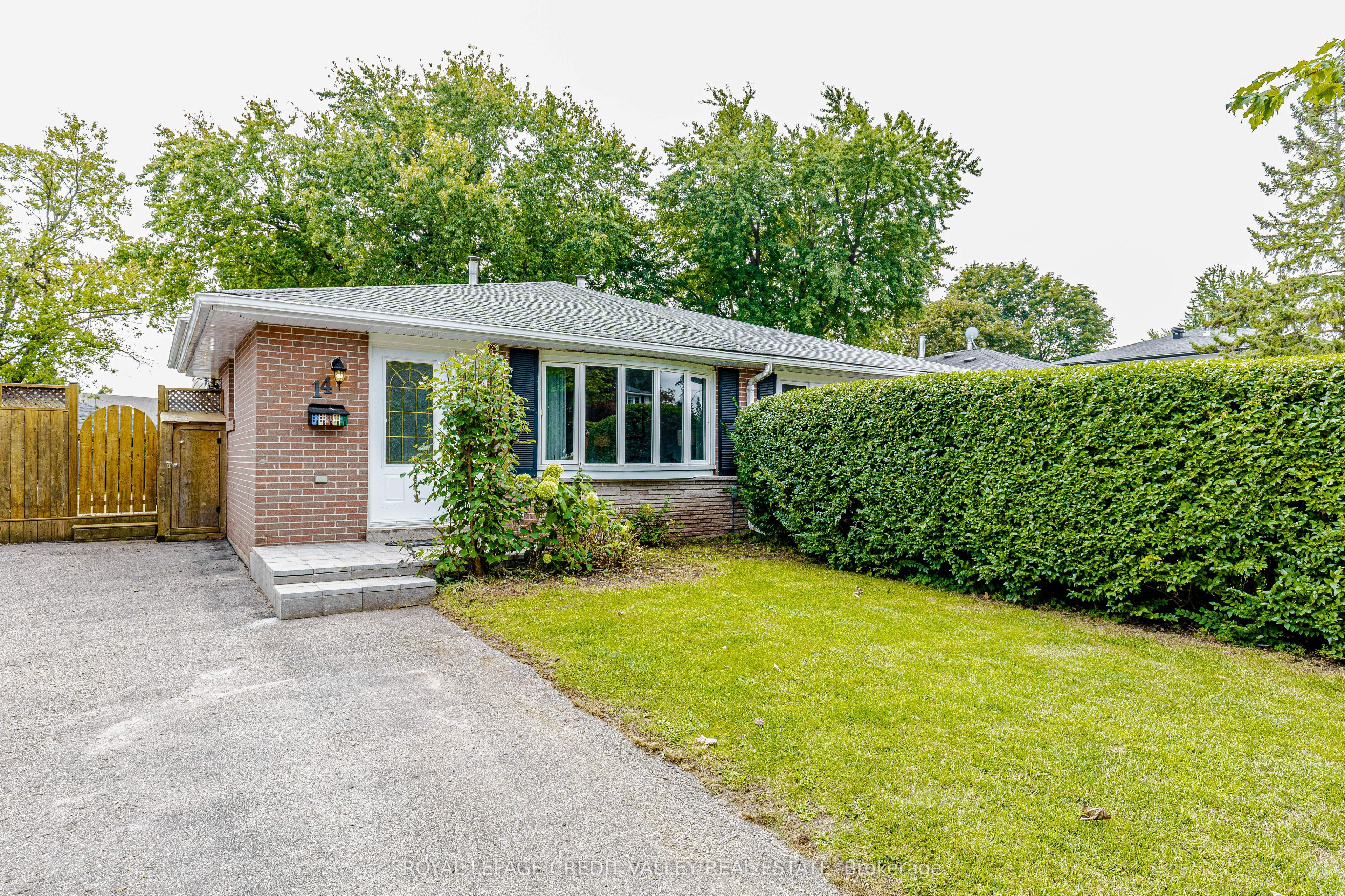 14 Carlton Drive Property Photo 2