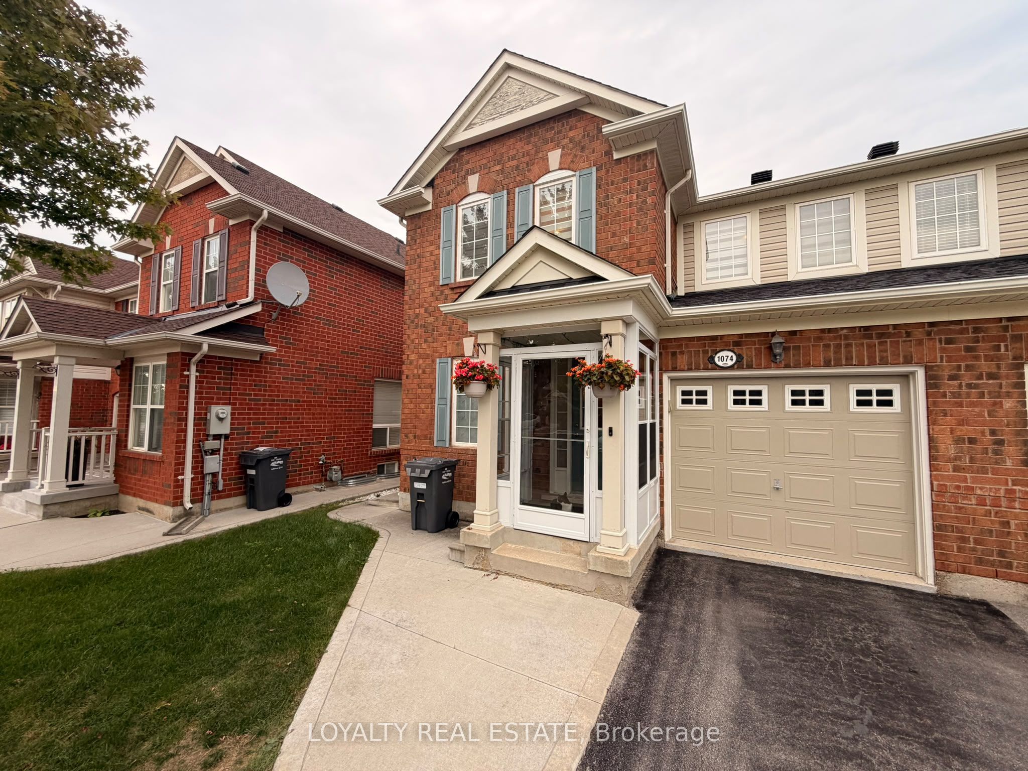 W13805456 Property Photo 1