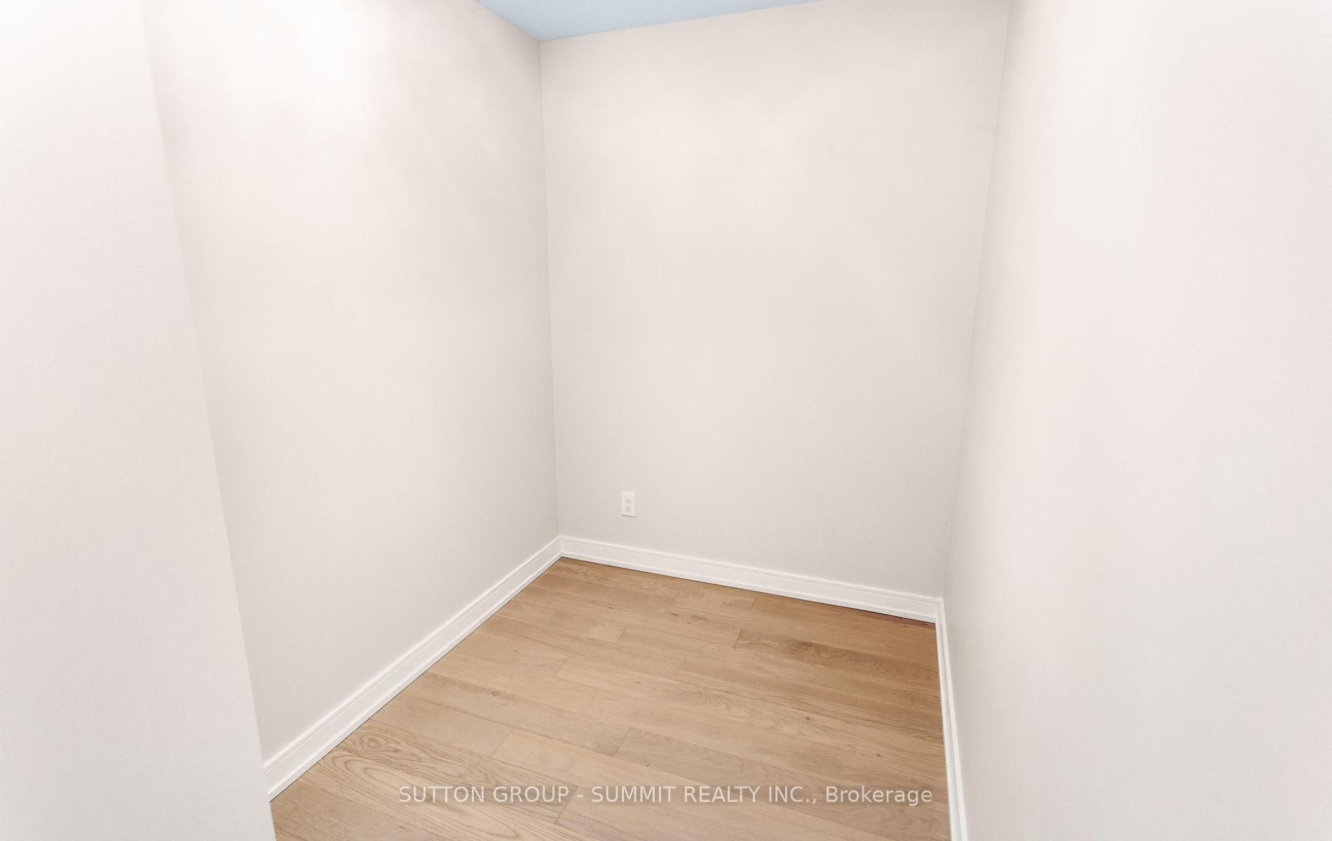 8010 Derry Road 504 Property Photo 10