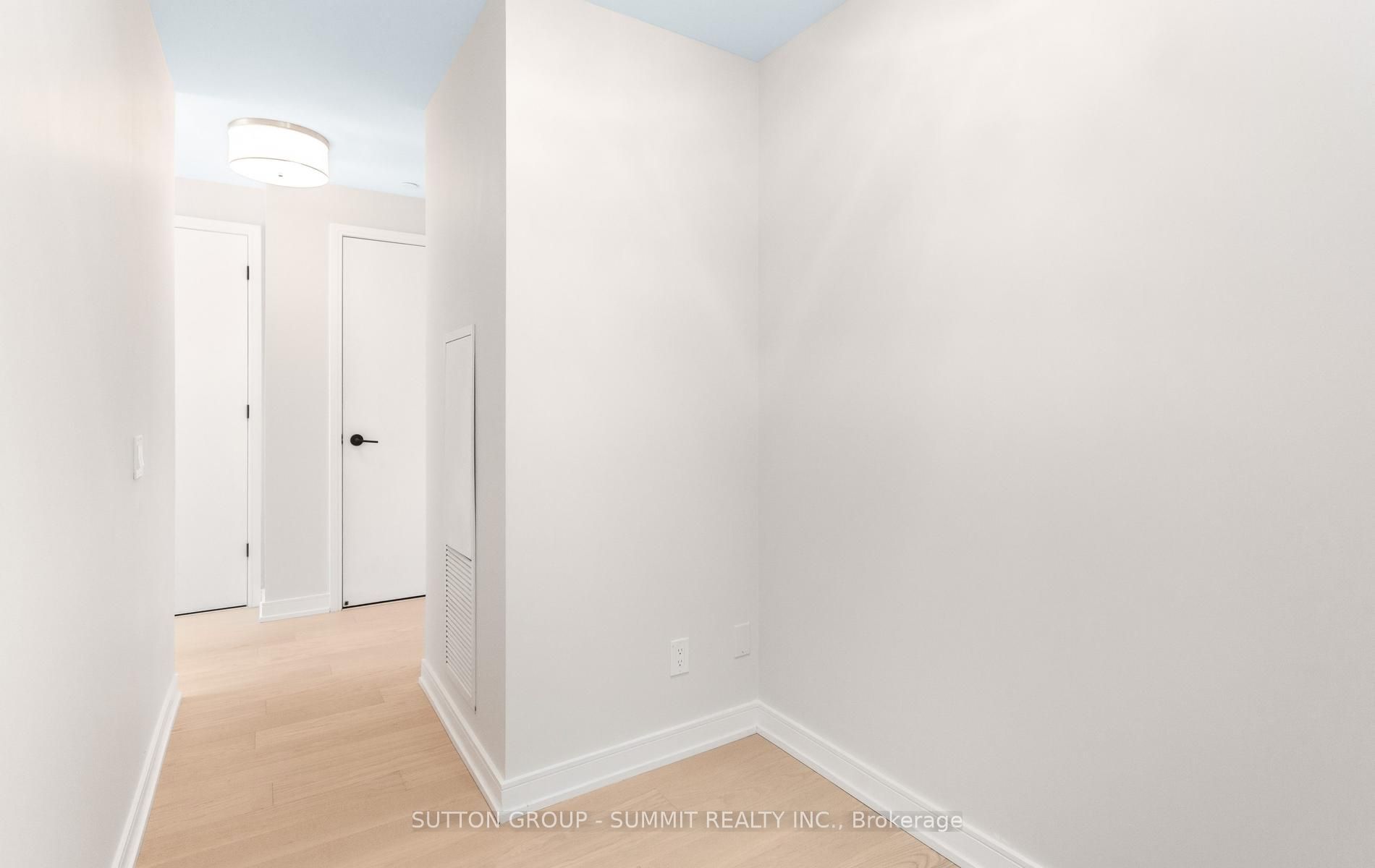 8010 Derry Road 504 Property Photo 11