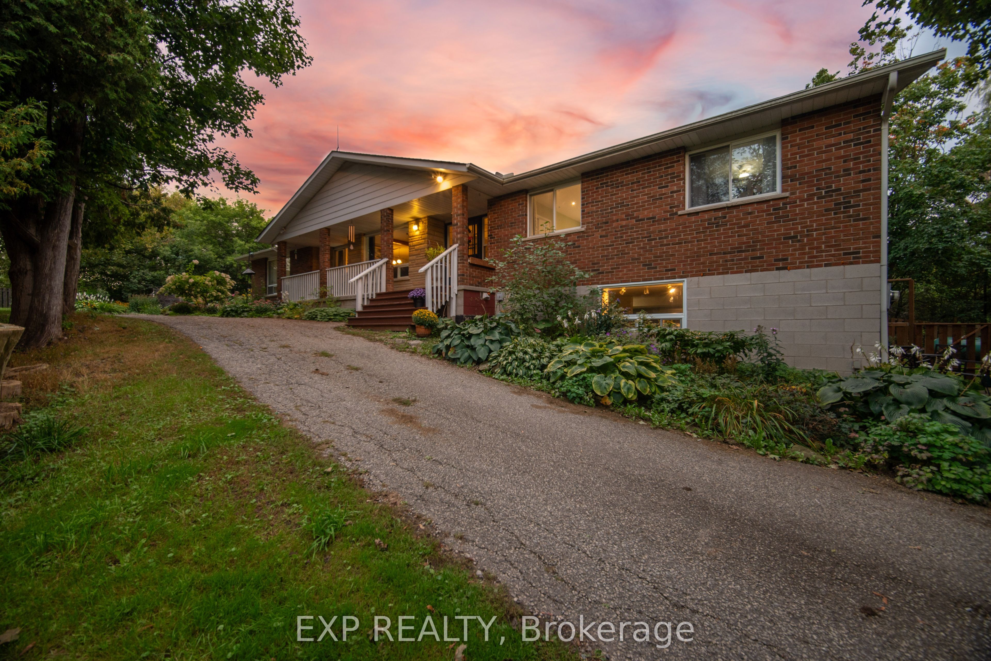 14367 Trafalgar Road N Property Photo 2