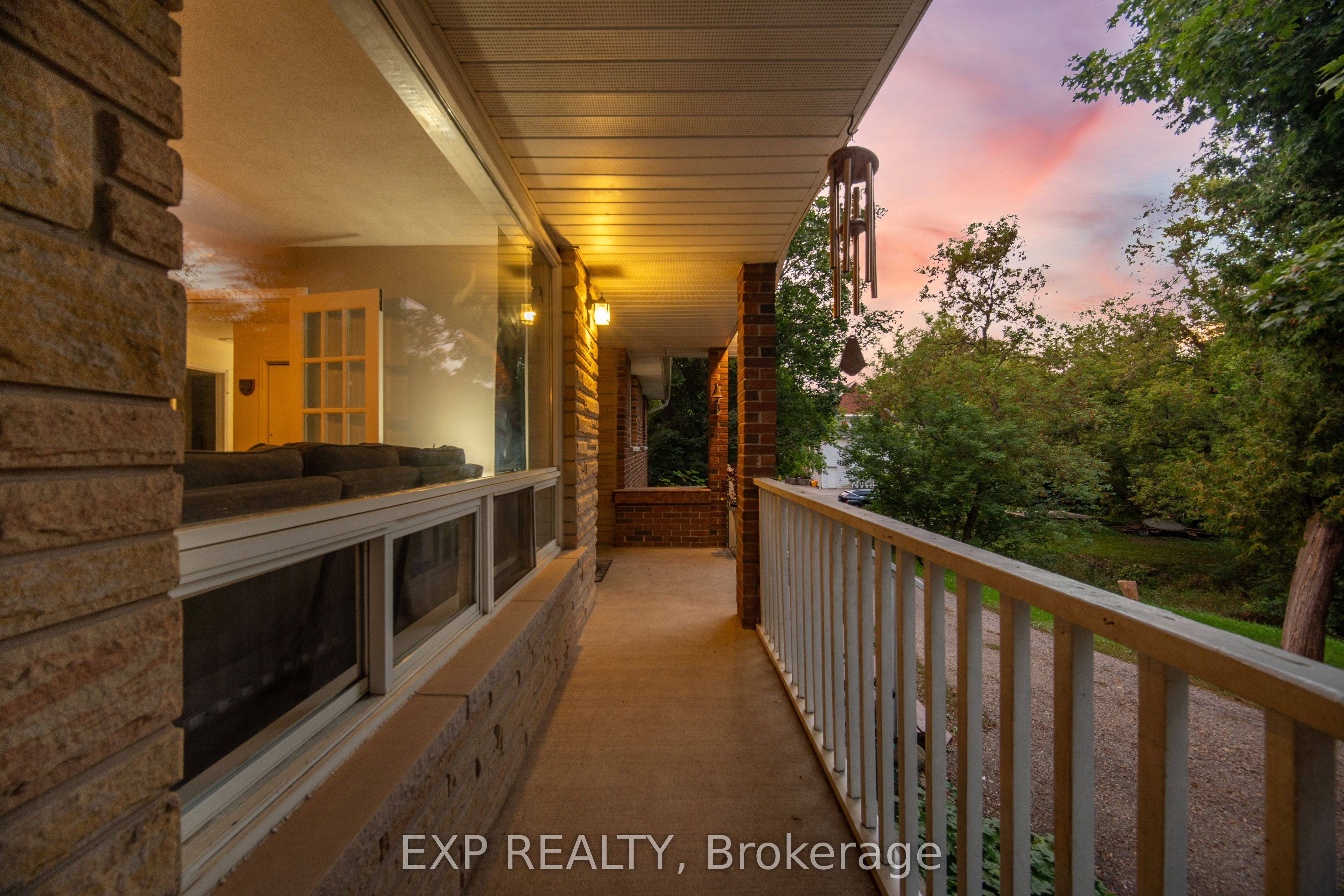 14367 Trafalgar Road N Property Photo 3