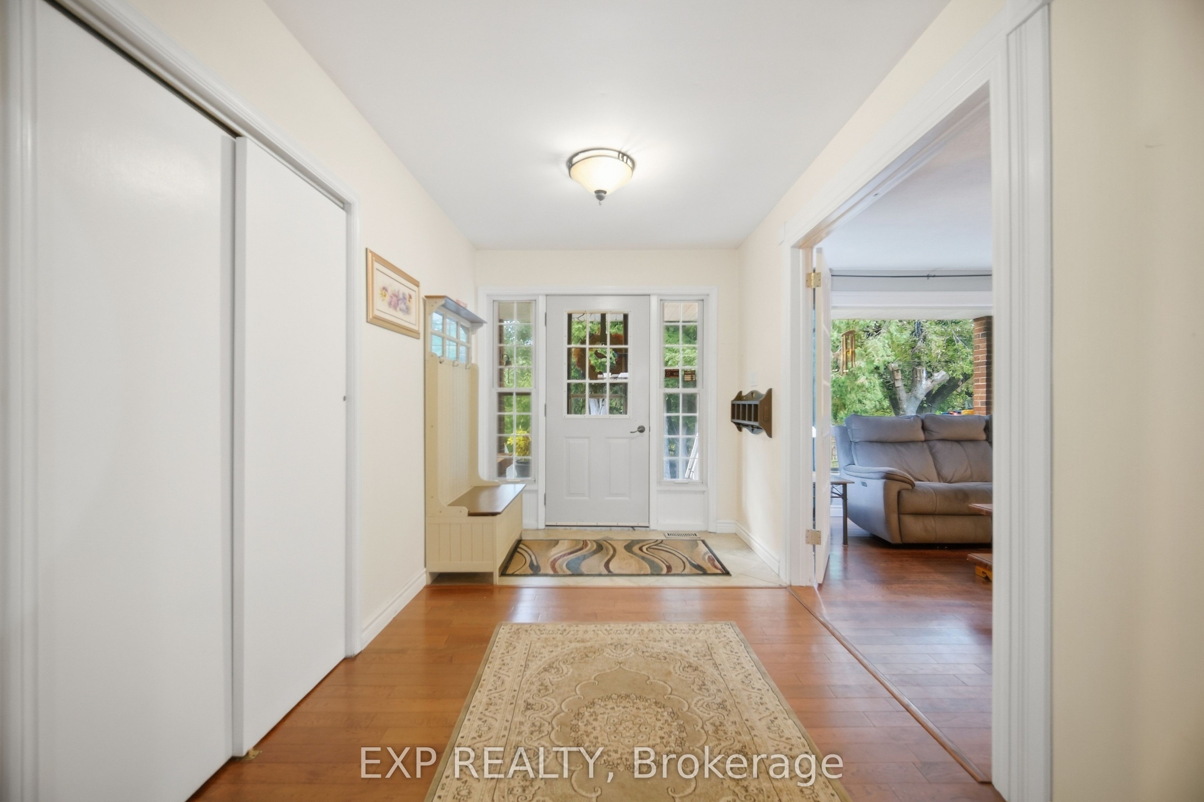 14367 Trafalgar Road N Property Photo 4