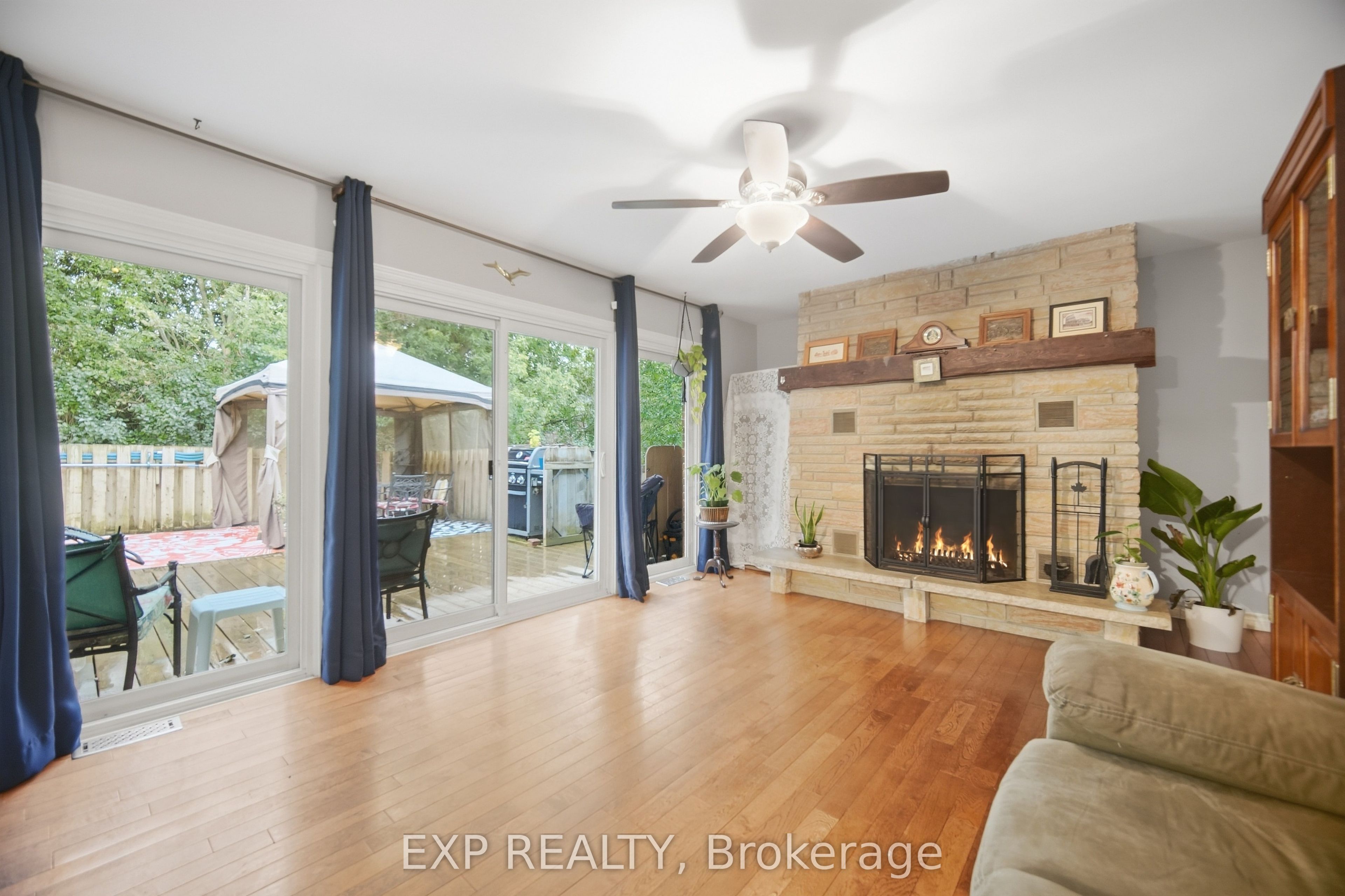 14367 Trafalgar Road N Property Photo 11