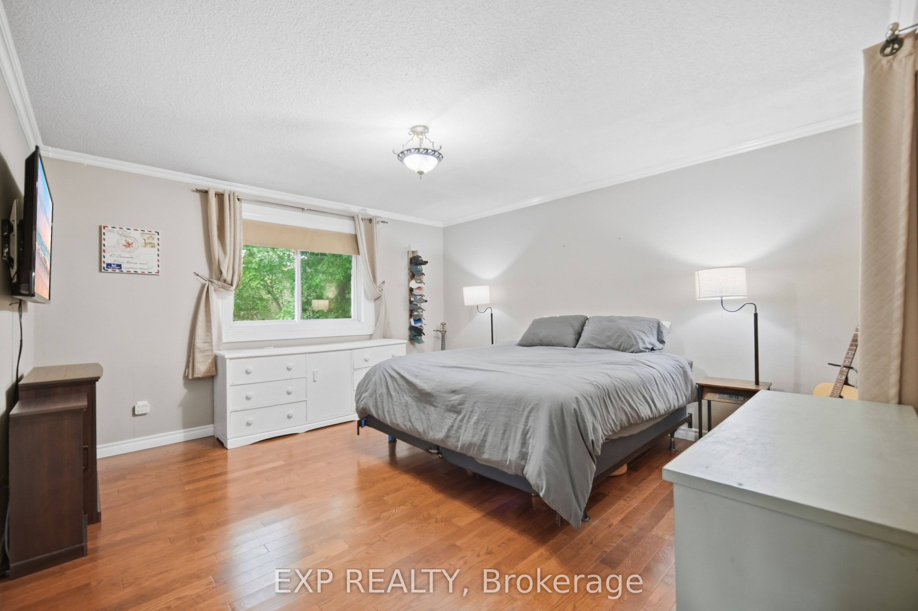 14367 Trafalgar Road N Property Photo 13