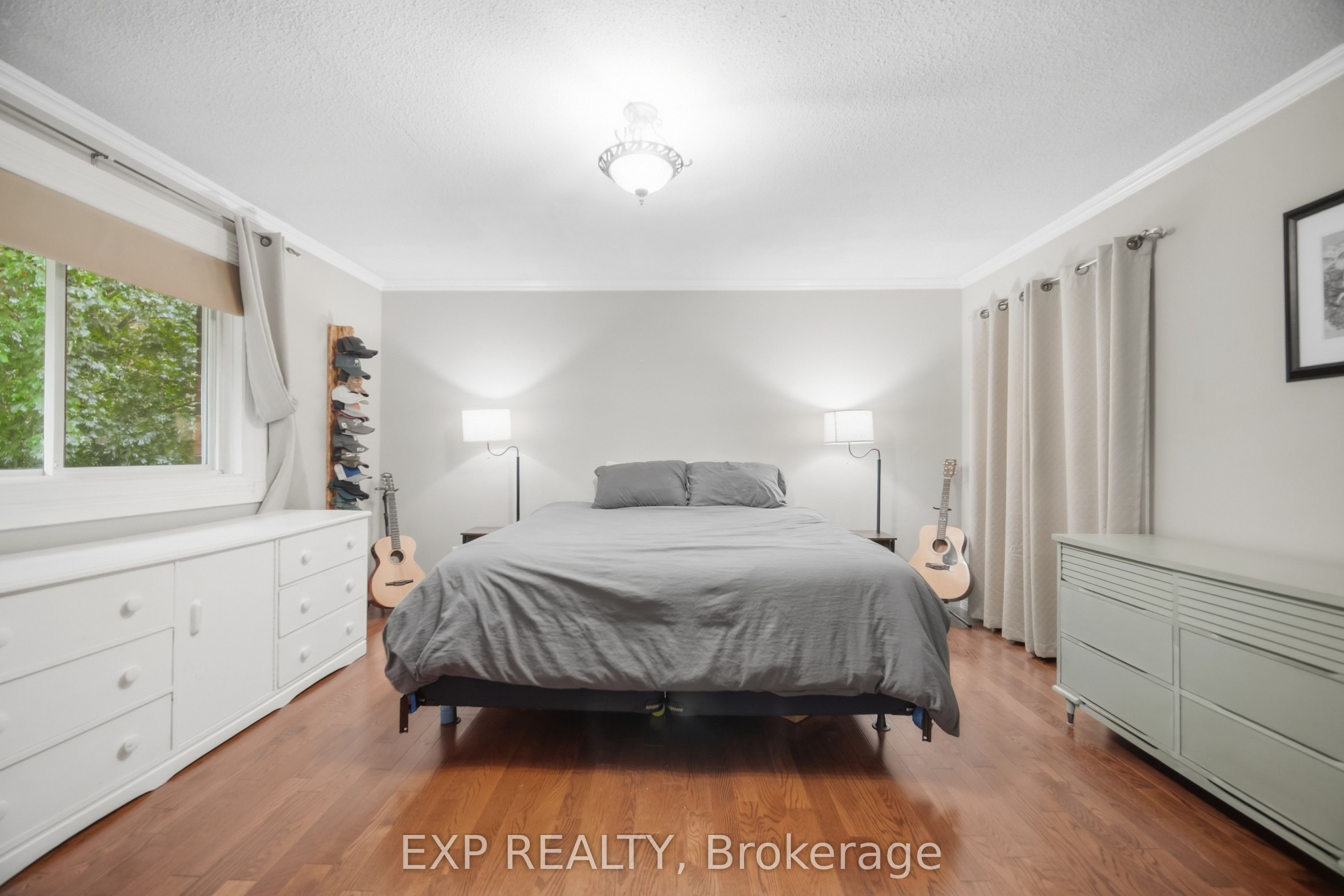 14367 Trafalgar Road N Property Photo 14