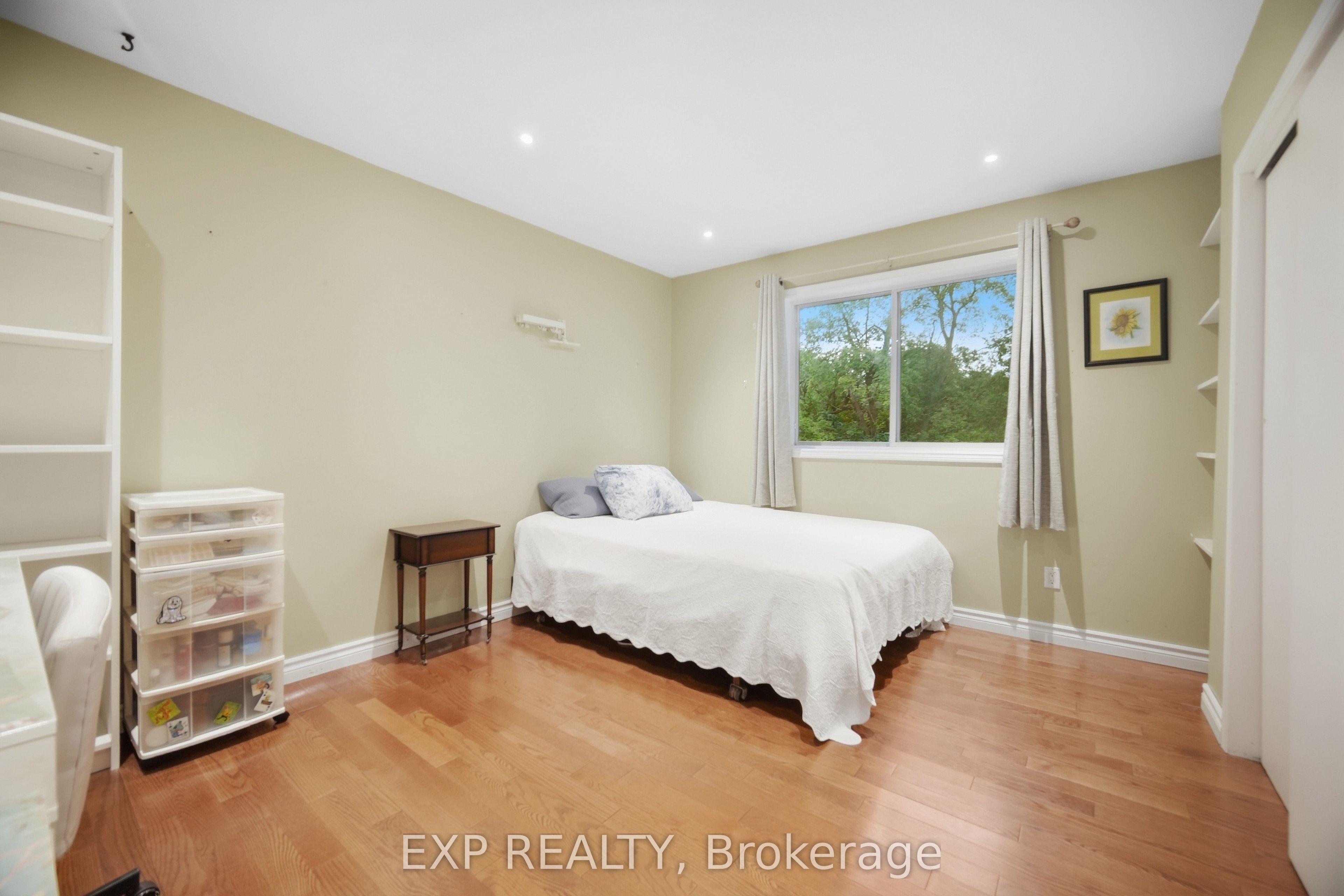 14367 Trafalgar Road N Property Photo 19