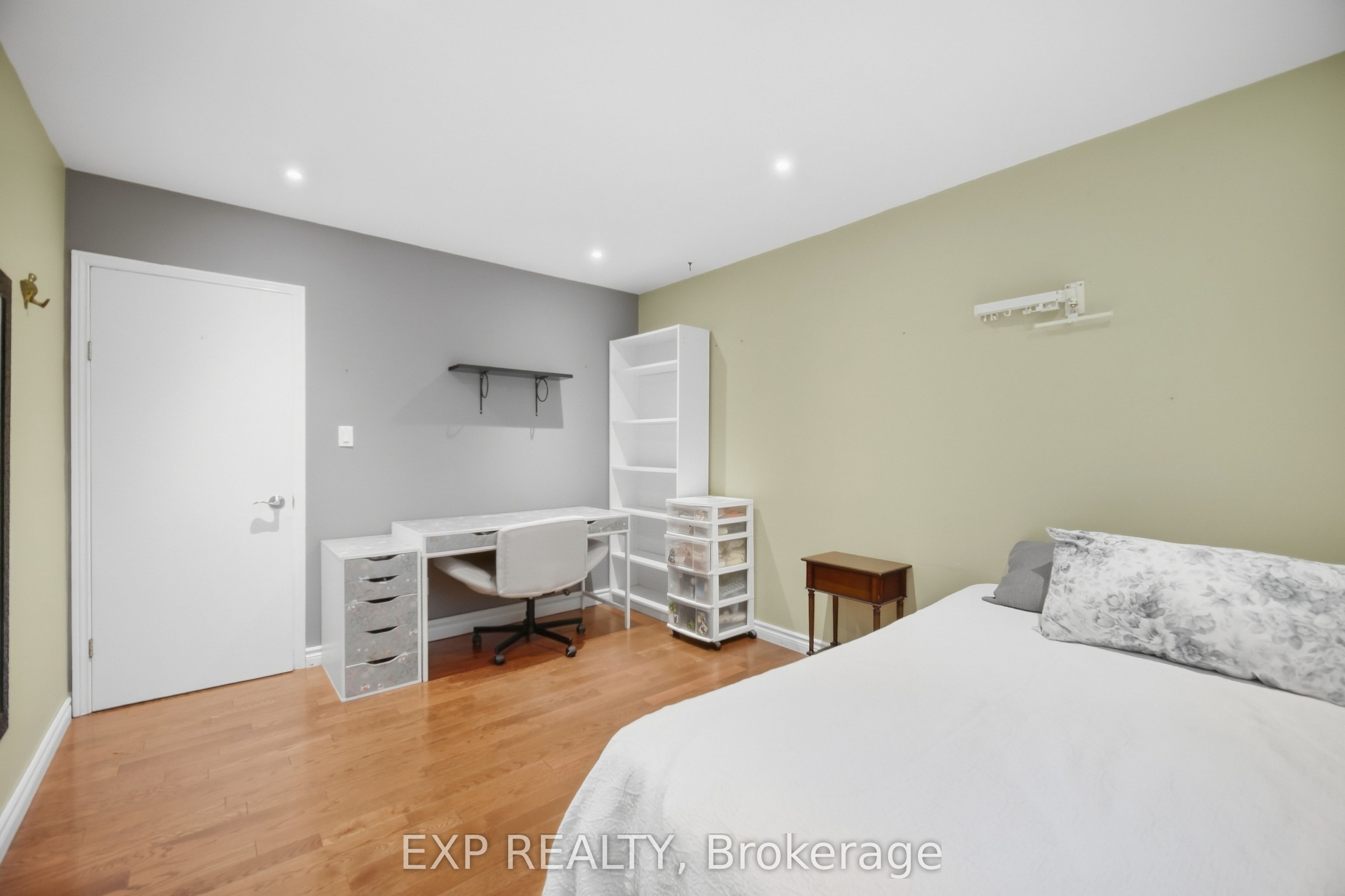 14367 Trafalgar Road N Property Photo 20