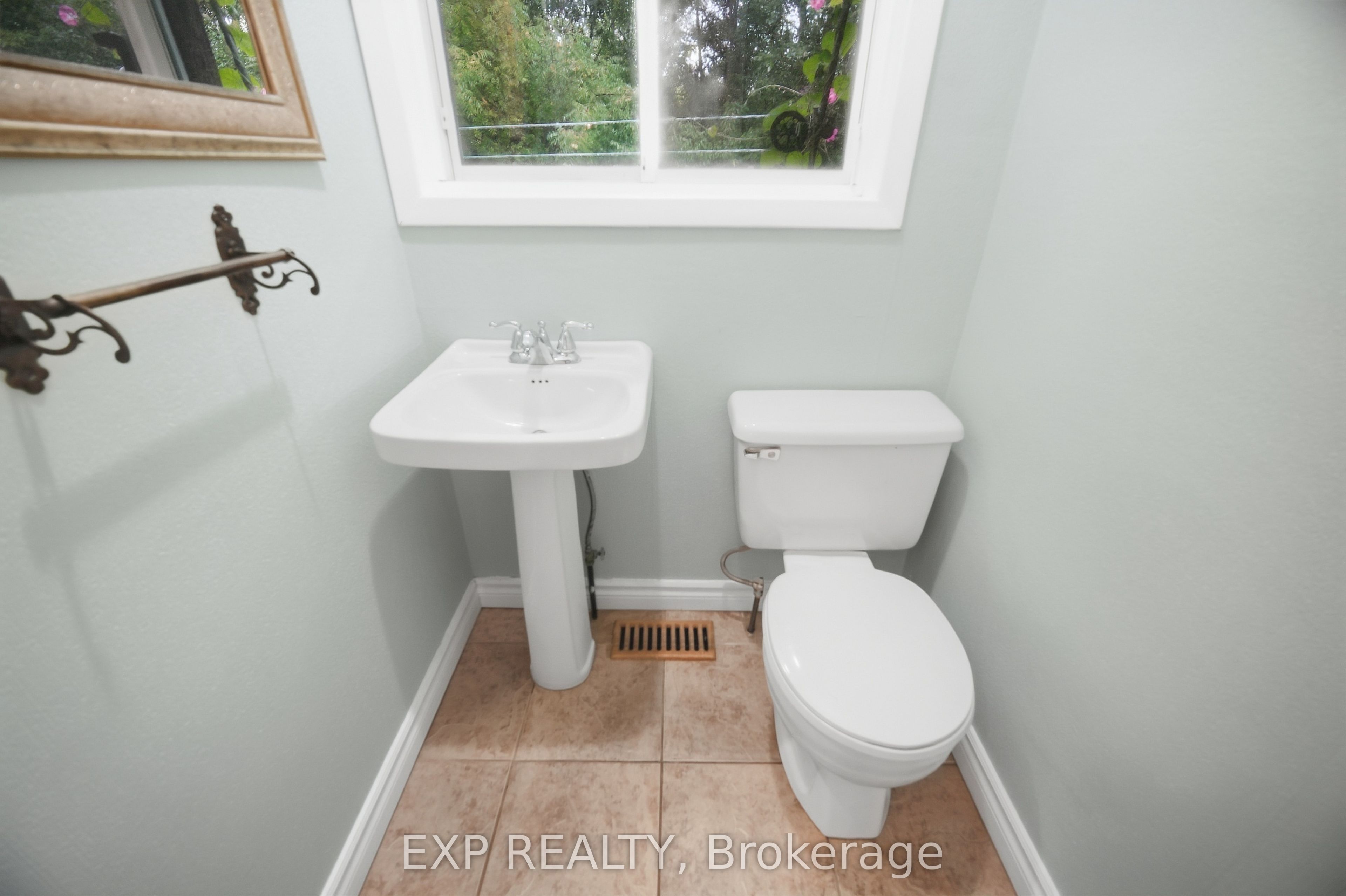 14367 Trafalgar Road N Property Photo 23
