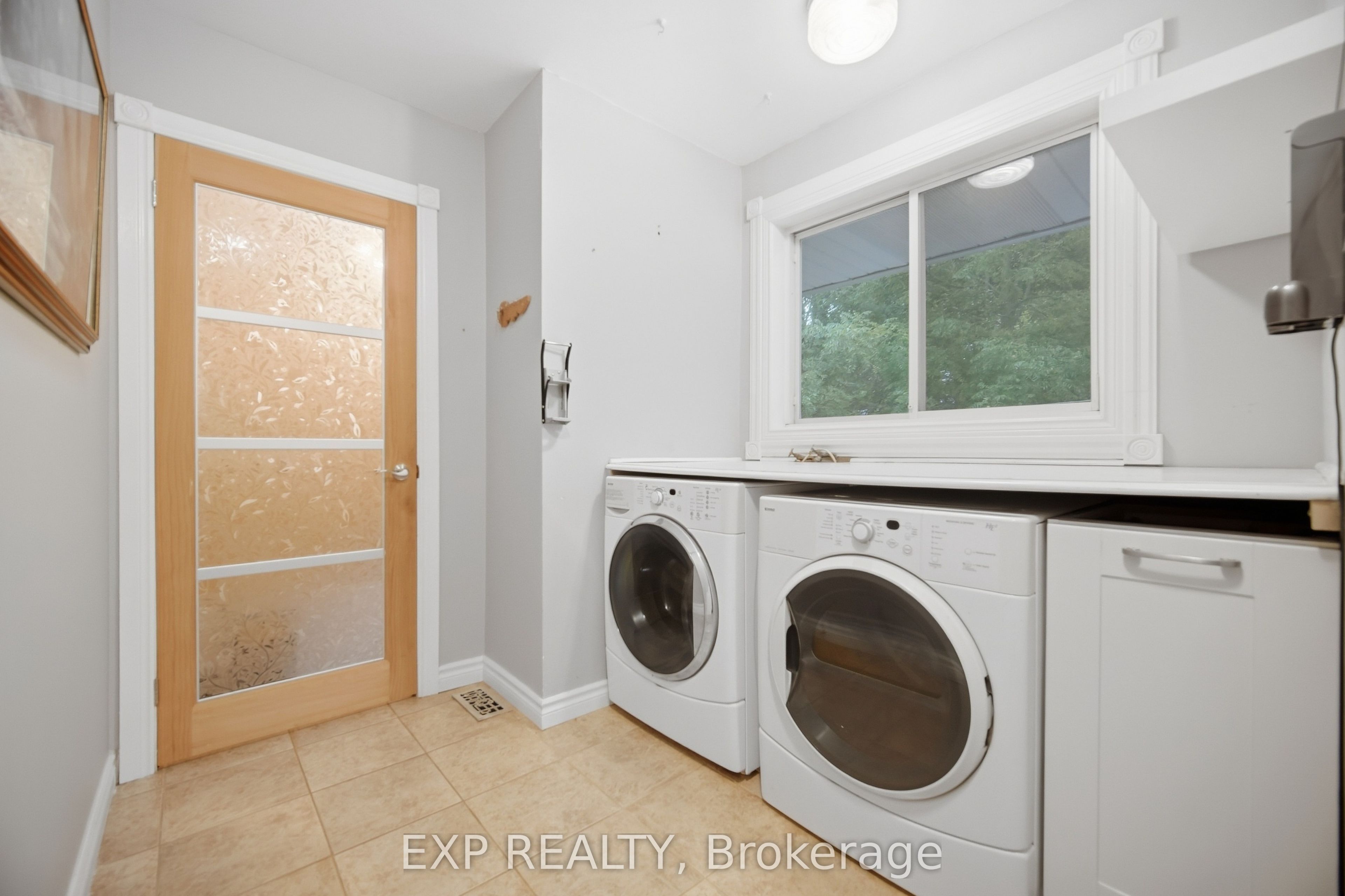 14367 Trafalgar Road N Property Photo 24