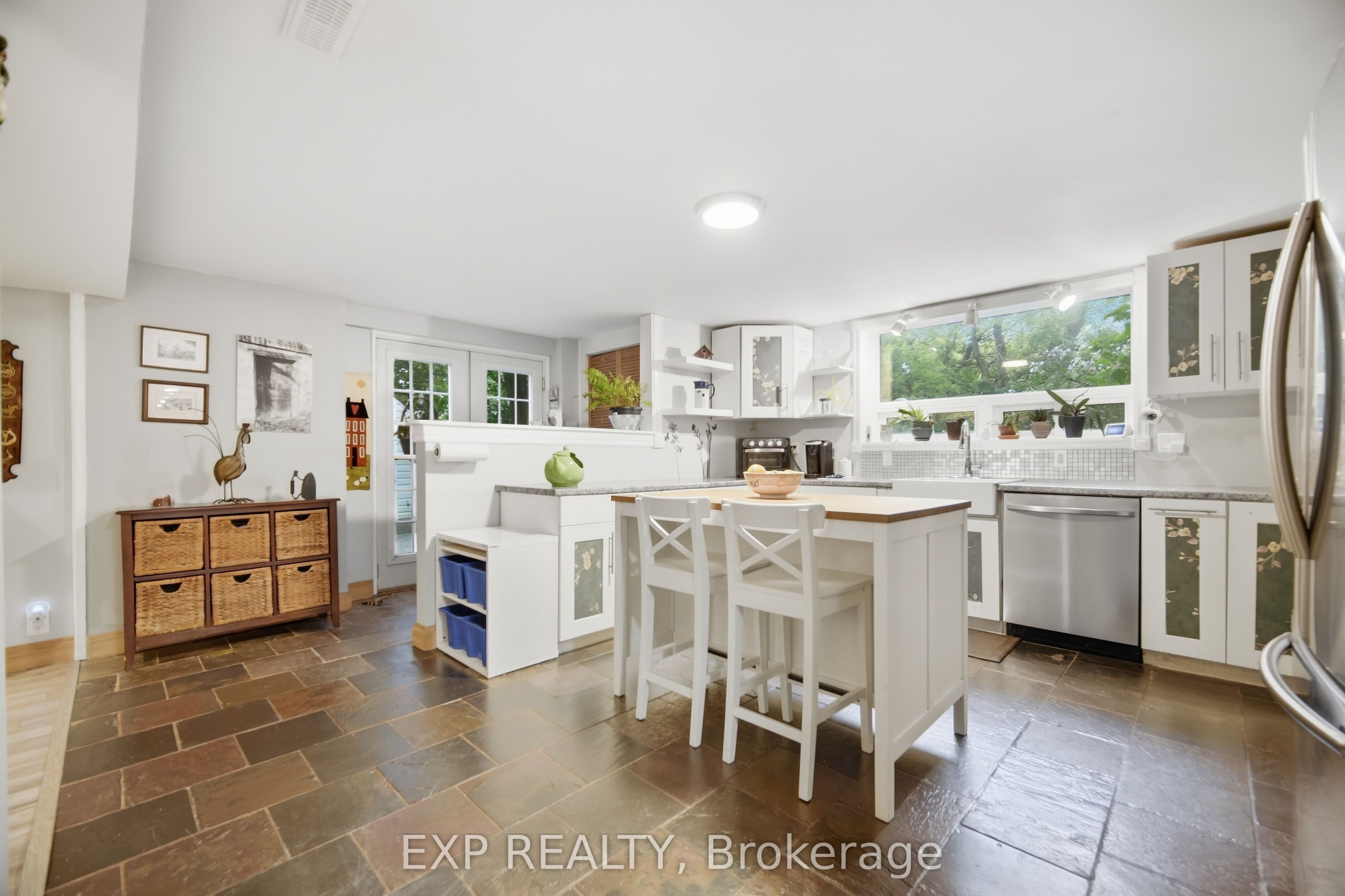 14367 Trafalgar Road N Property Photo 30