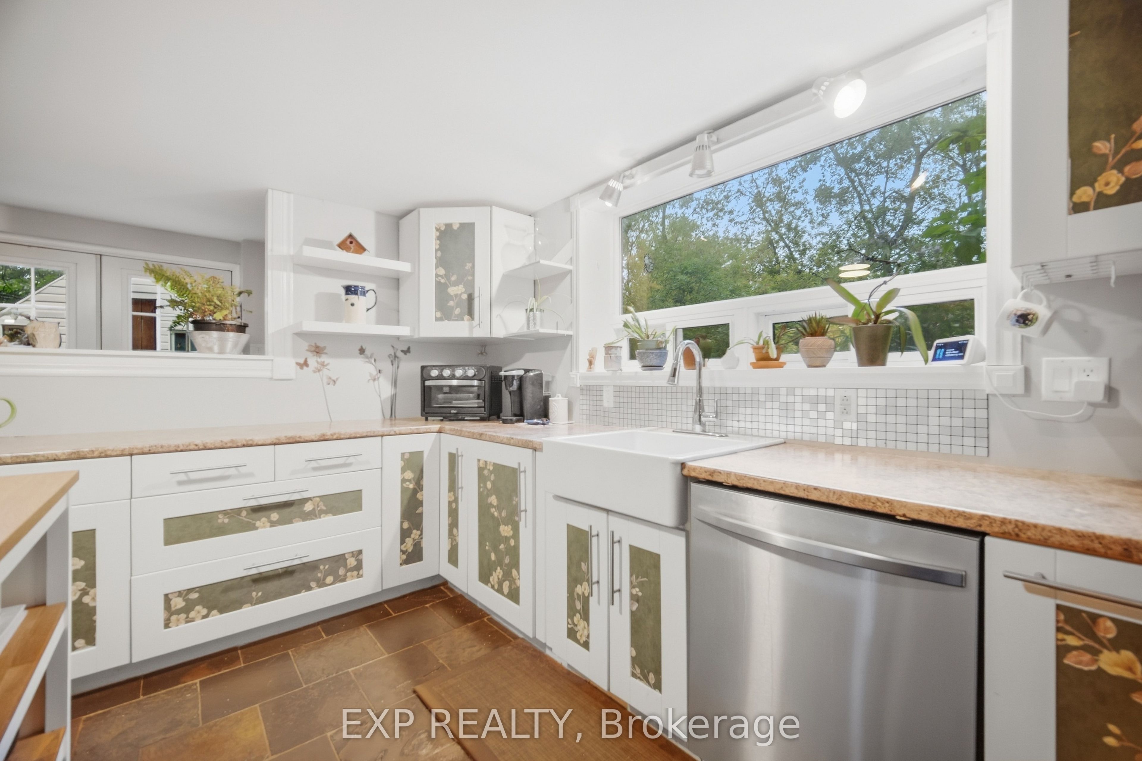 14367 Trafalgar Road N Property Photo 31