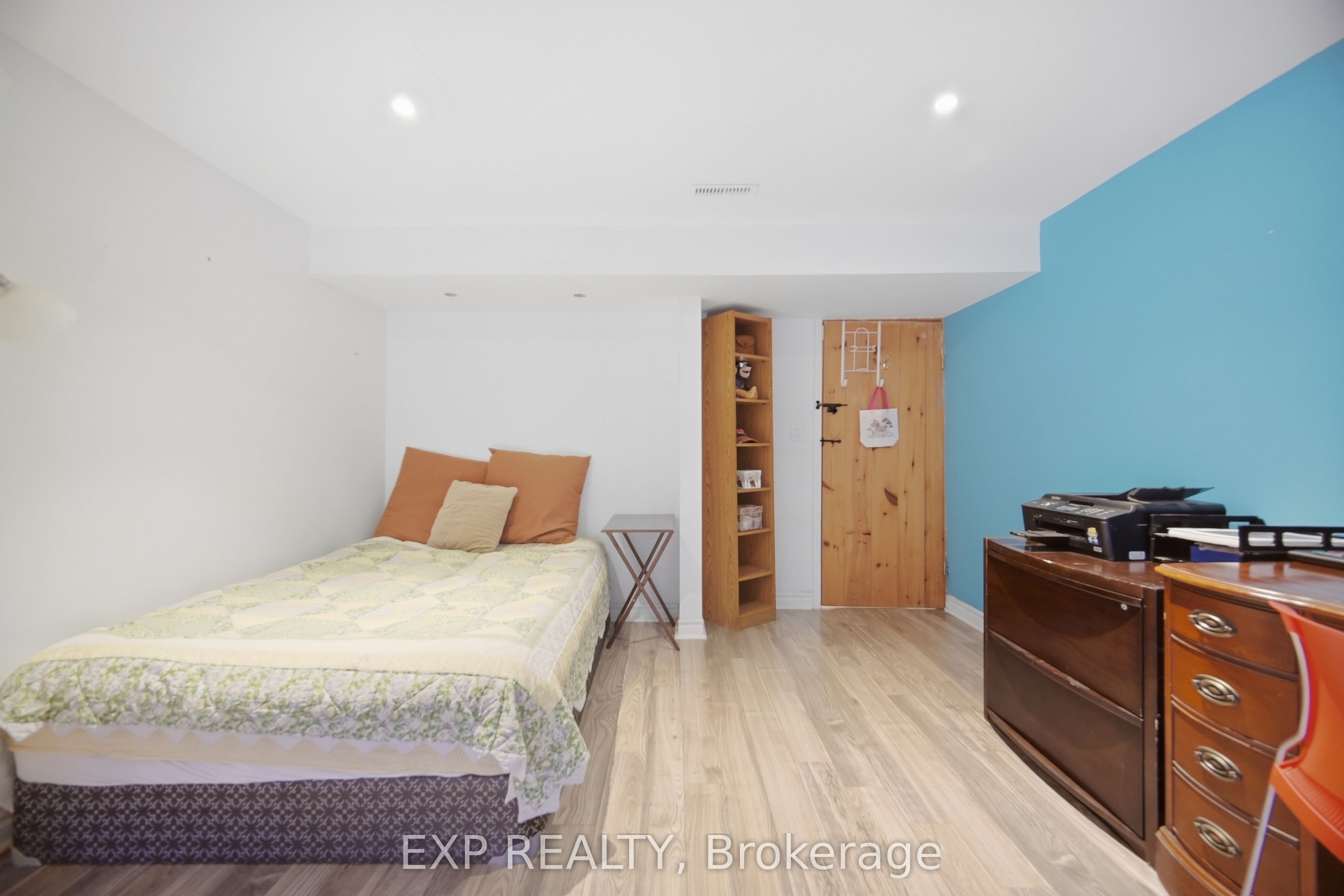 14367 Trafalgar Road N Property Photo 35