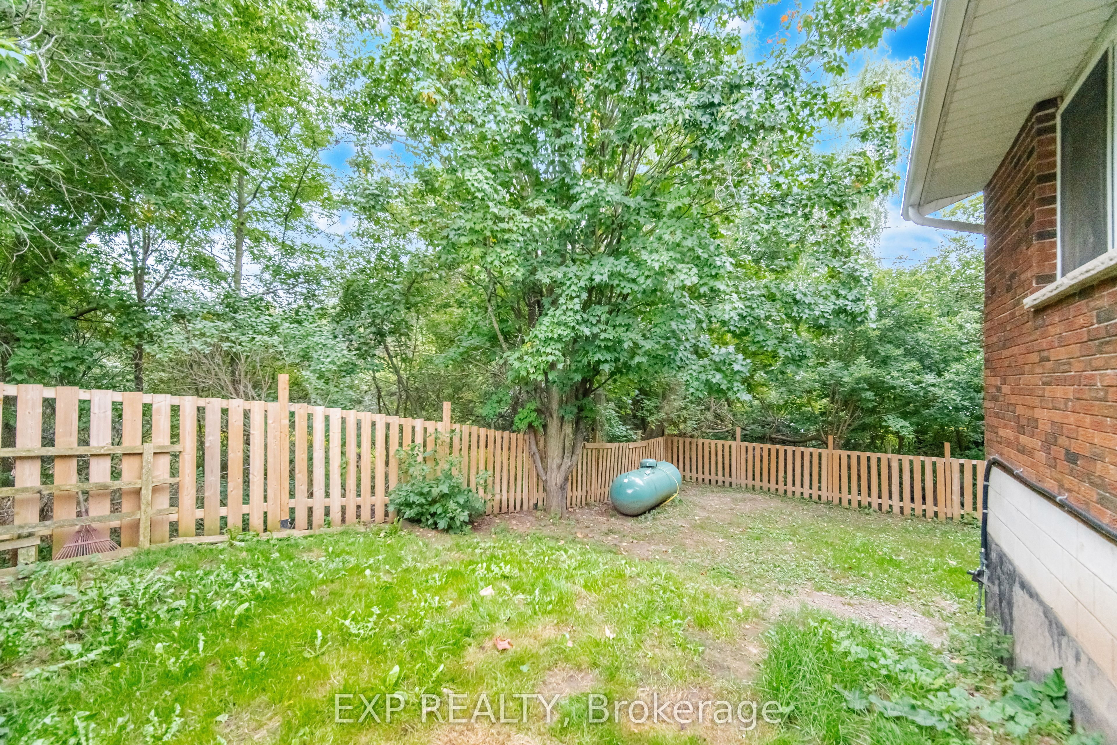 14367 Trafalgar Road N Property Photo 41