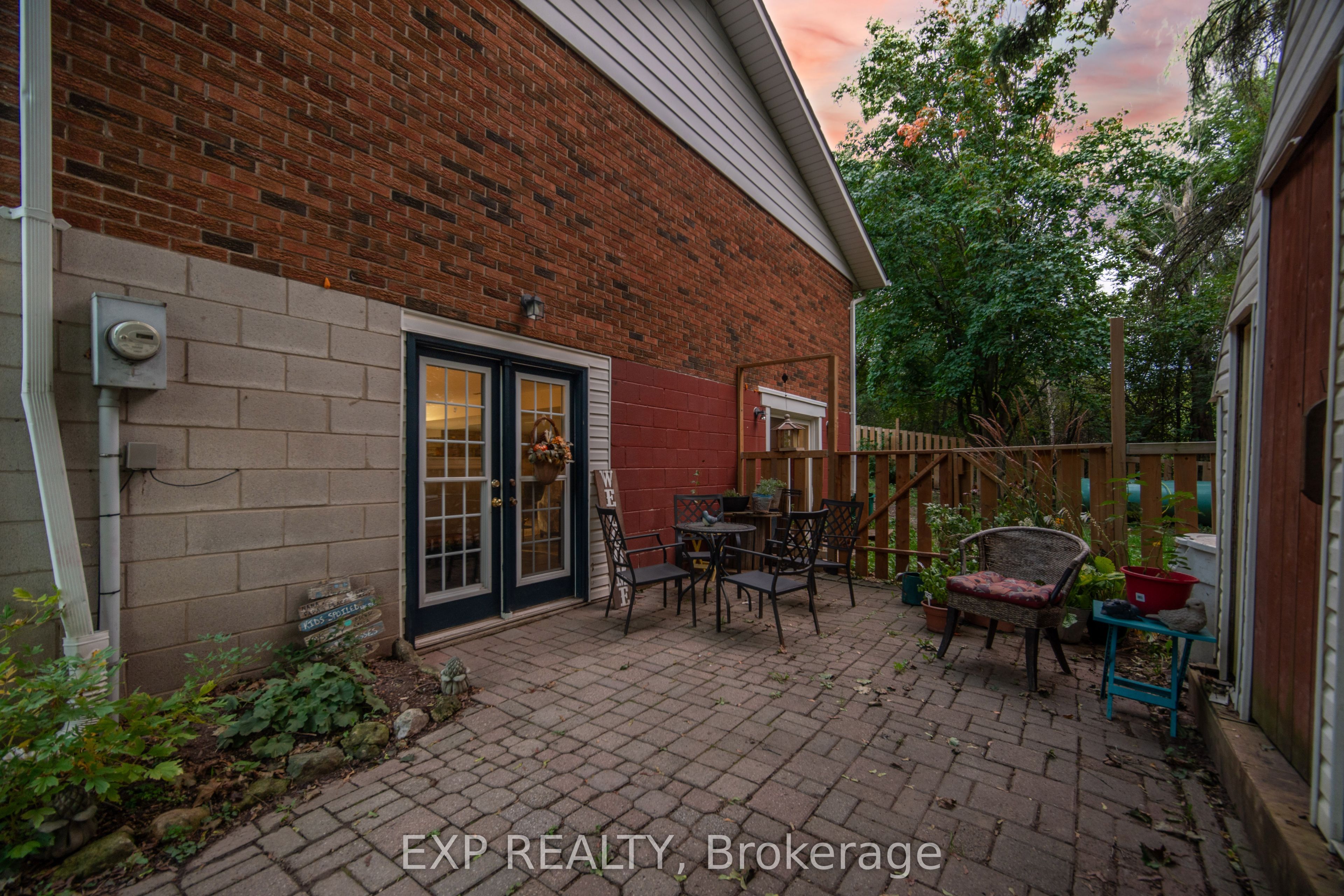 14367 Trafalgar Road N Property Photo 44