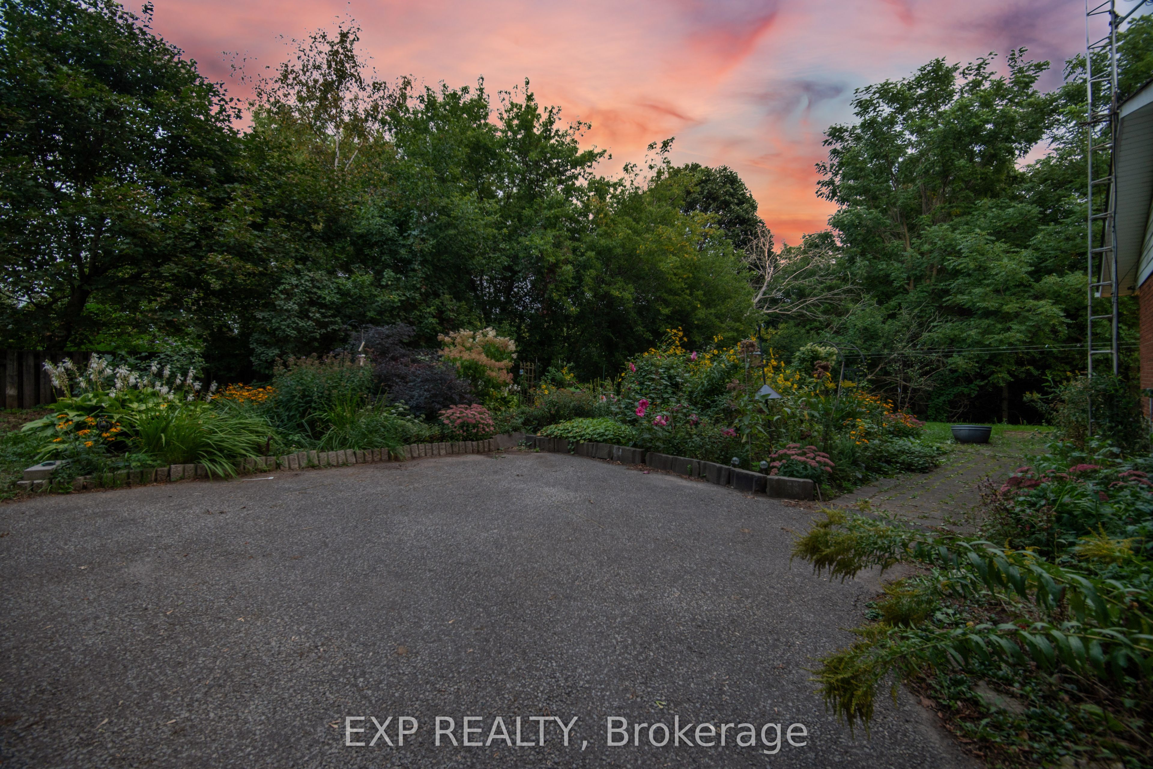 14367 Trafalgar Road N Property Photo 45
