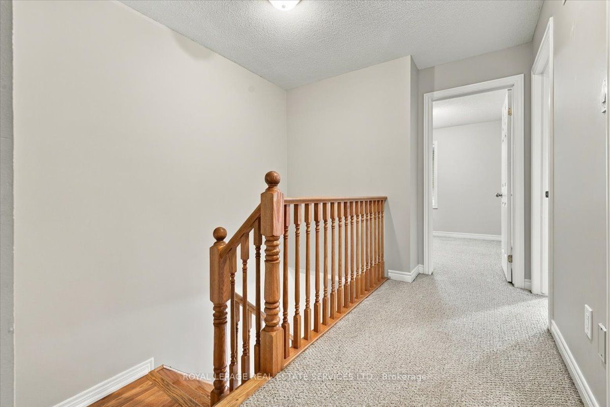 2328 Whistling Springs Crescent Property Photo 9