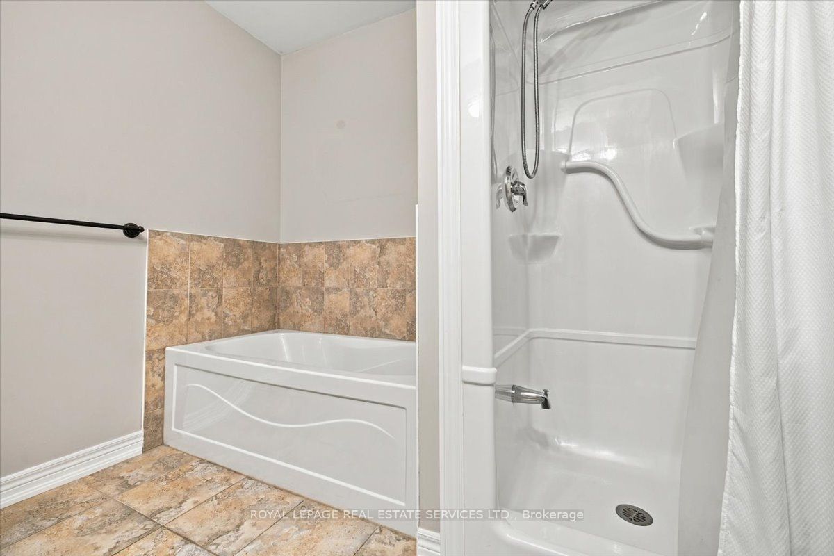 2328 Whistling Springs Crescent Property Photo 13