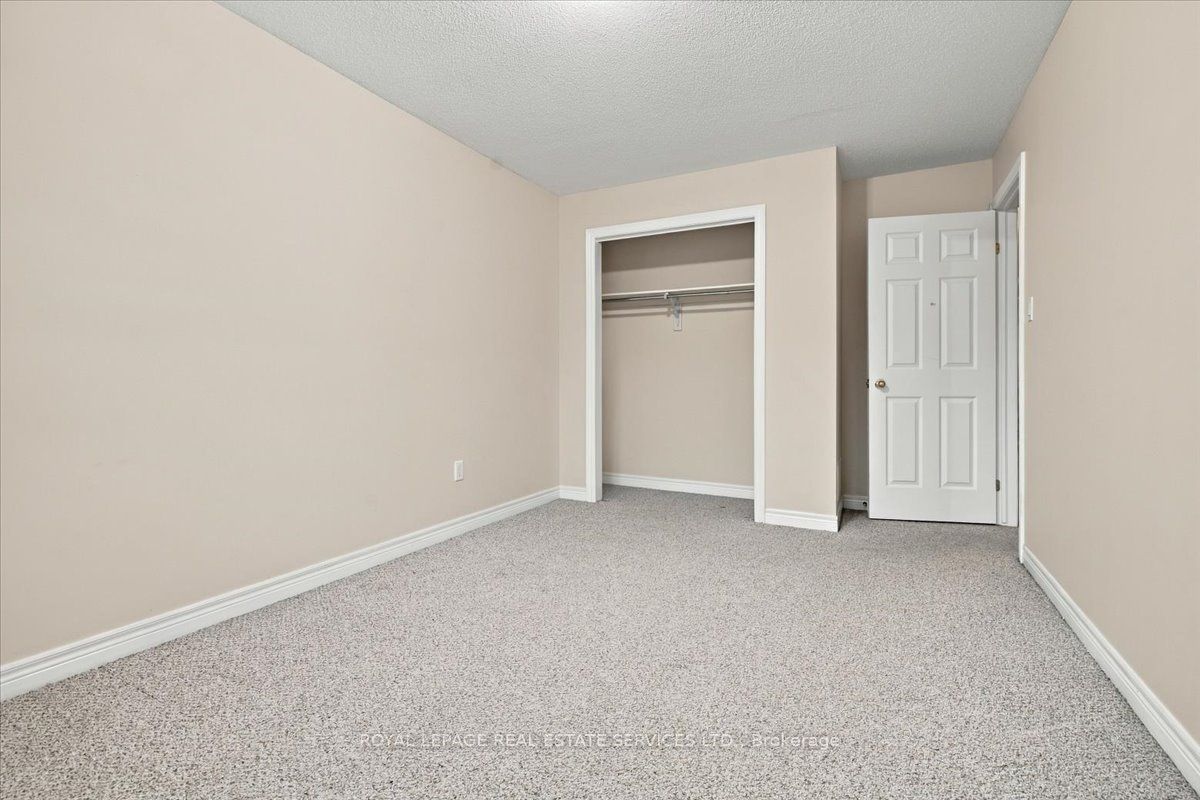 2328 Whistling Springs Crescent Property Photo 15