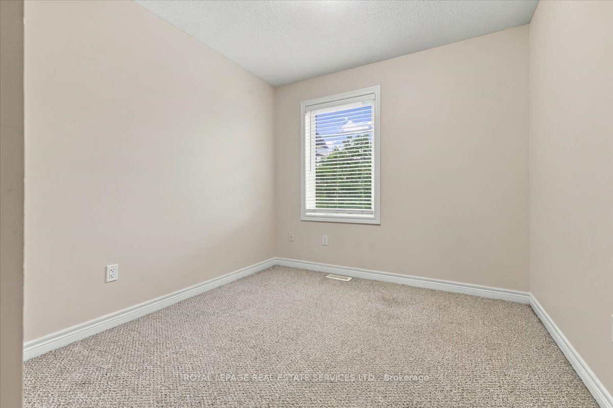 2328 Whistling Springs Crescent Property Photo 16