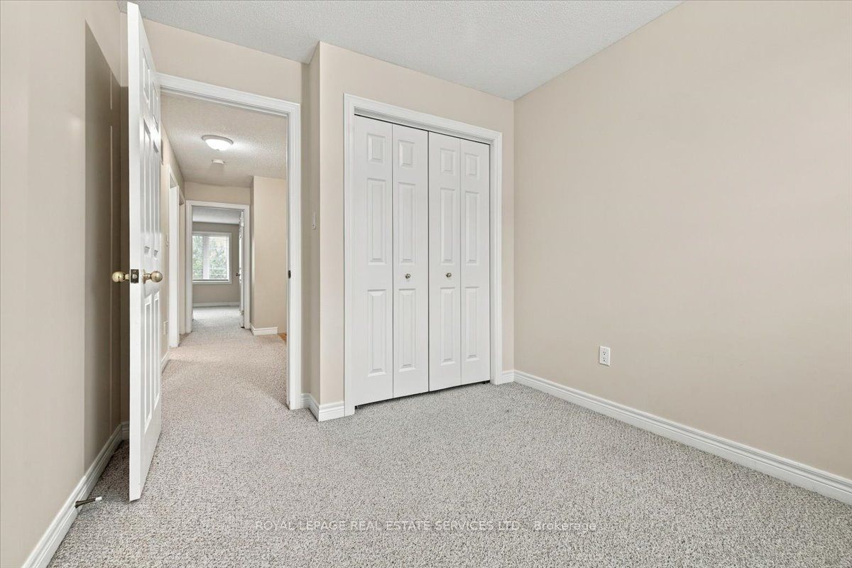 2328 Whistling Springs Crescent Property Photo 17