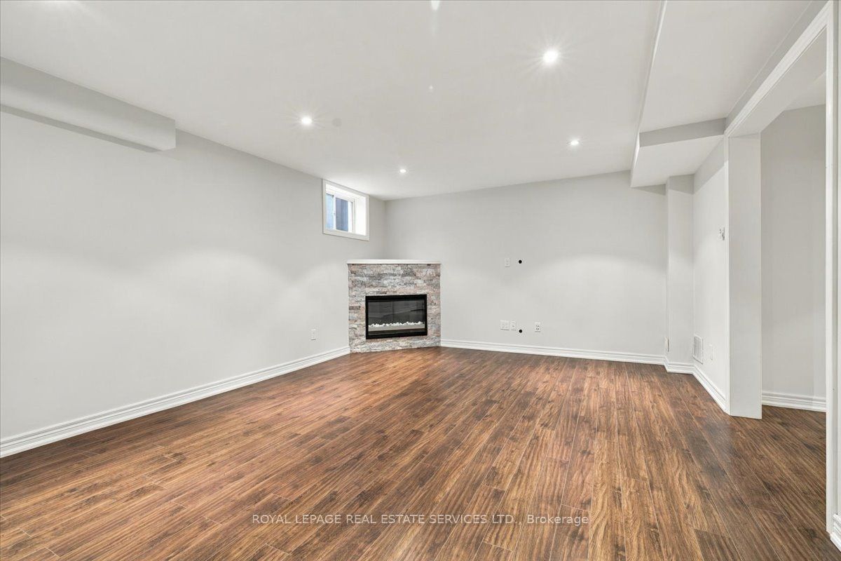2328 Whistling Springs Crescent Property Photo 21