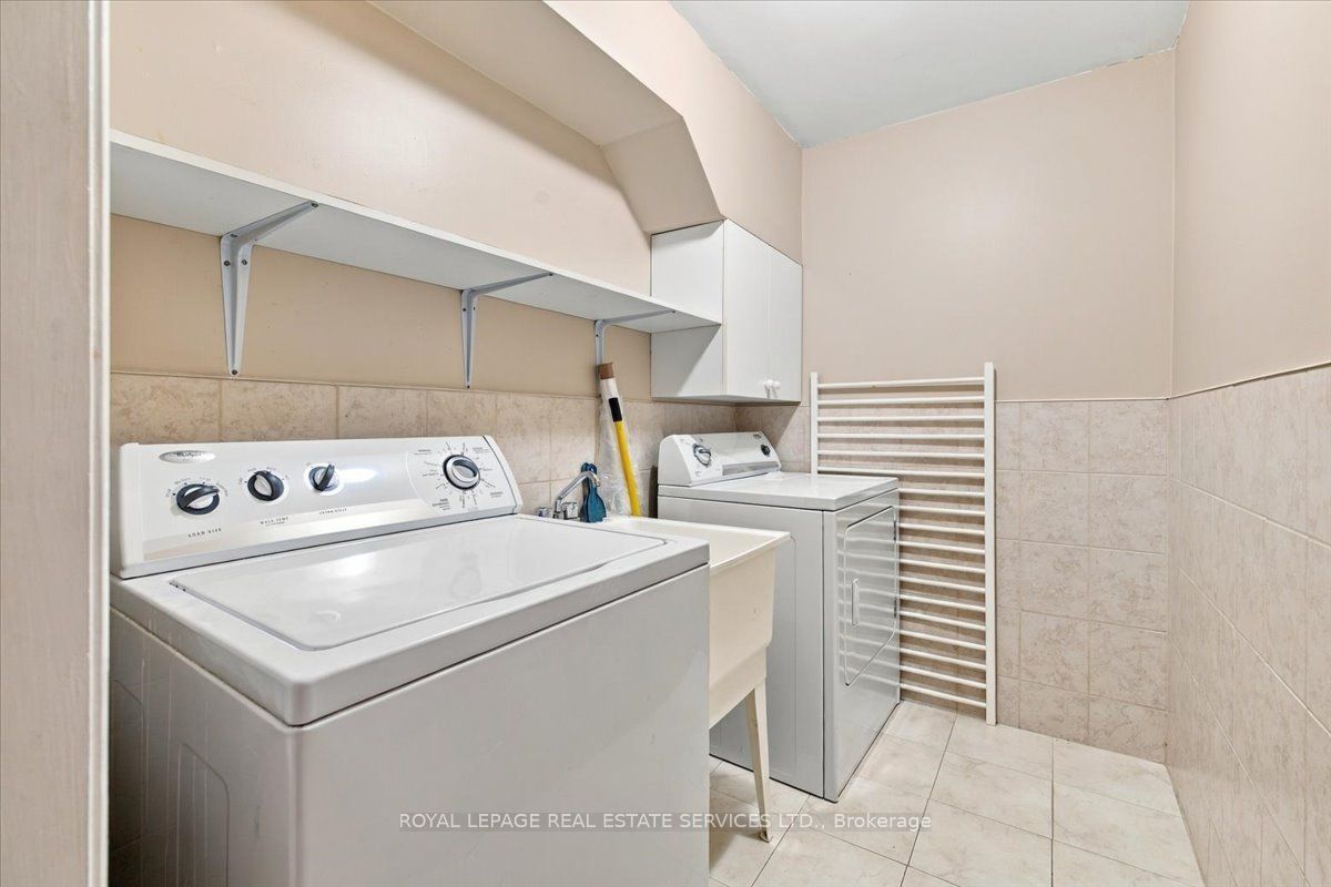 2328 Whistling Springs Crescent Property Photo 23