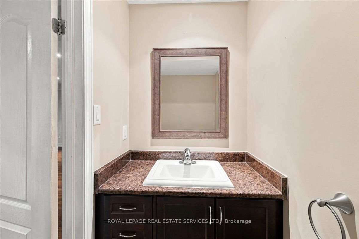 2328 Whistling Springs Crescent Property Photo 24
