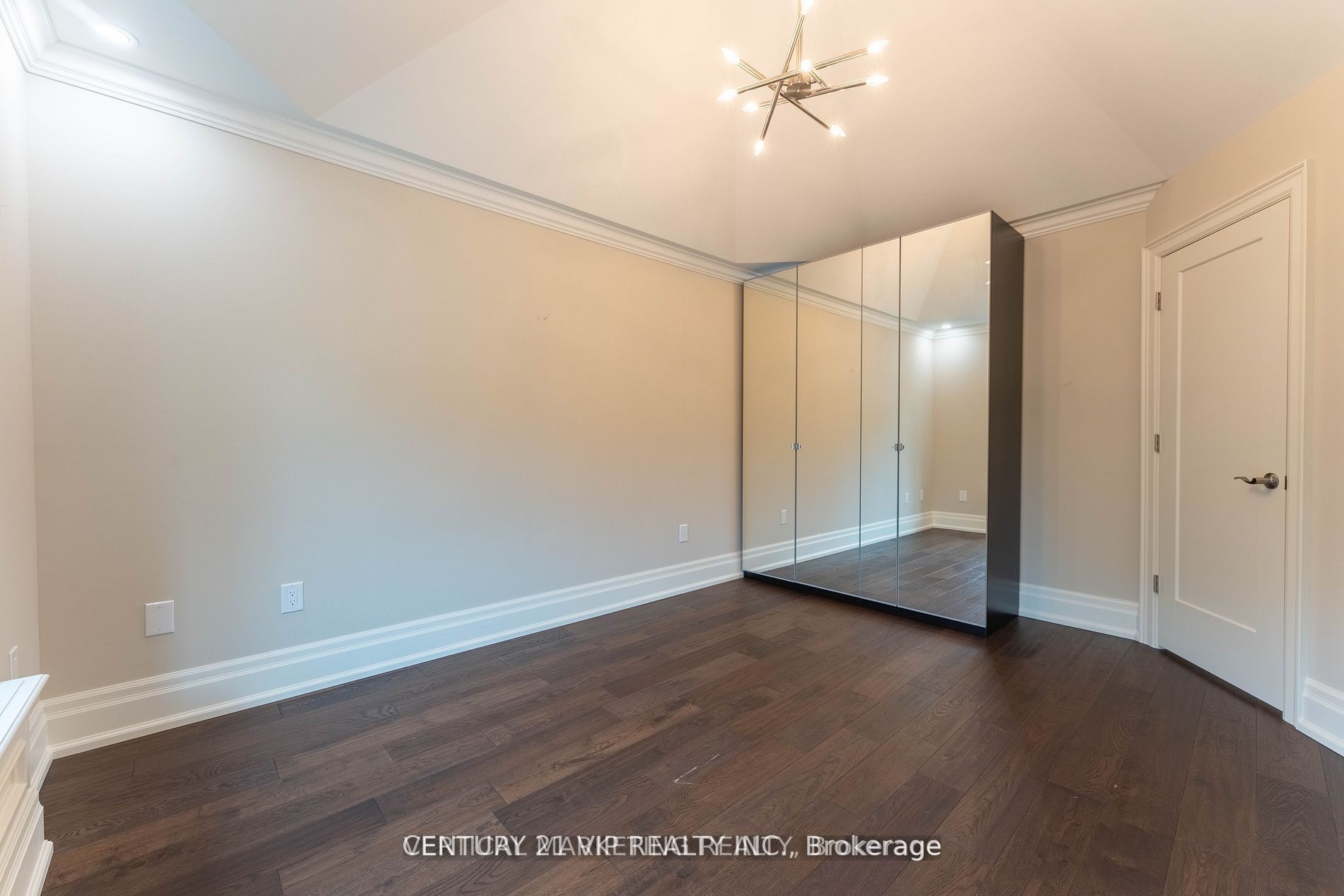 49 Roxaline Street Property Photo 11