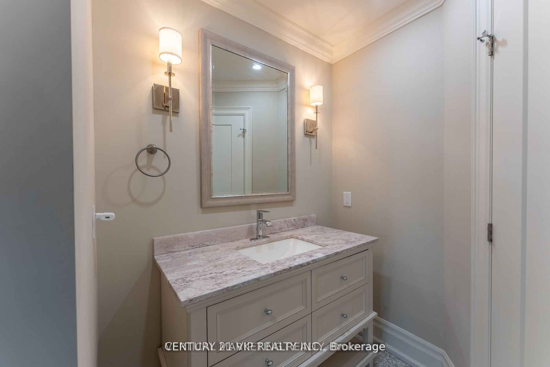 49 Roxaline Street Property Photo 12